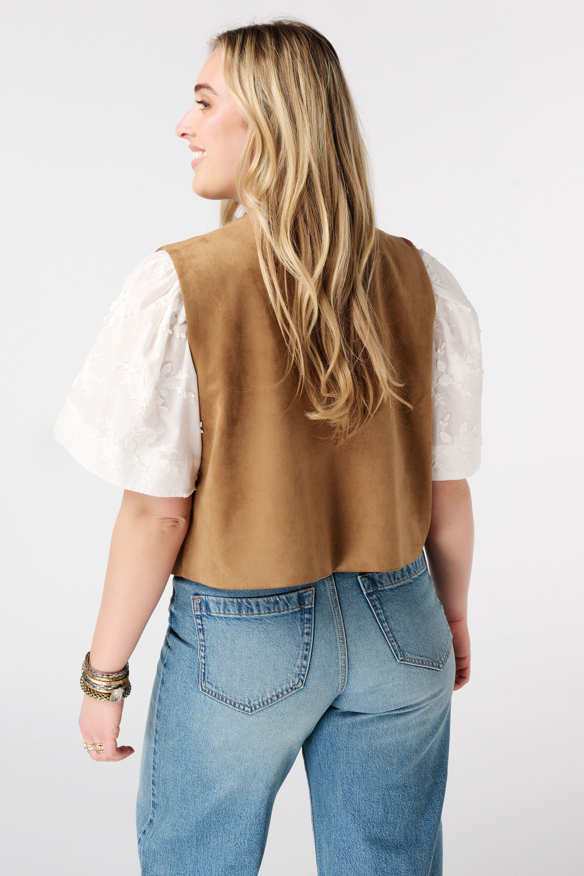 Chaleco de ante con bordado image number 3