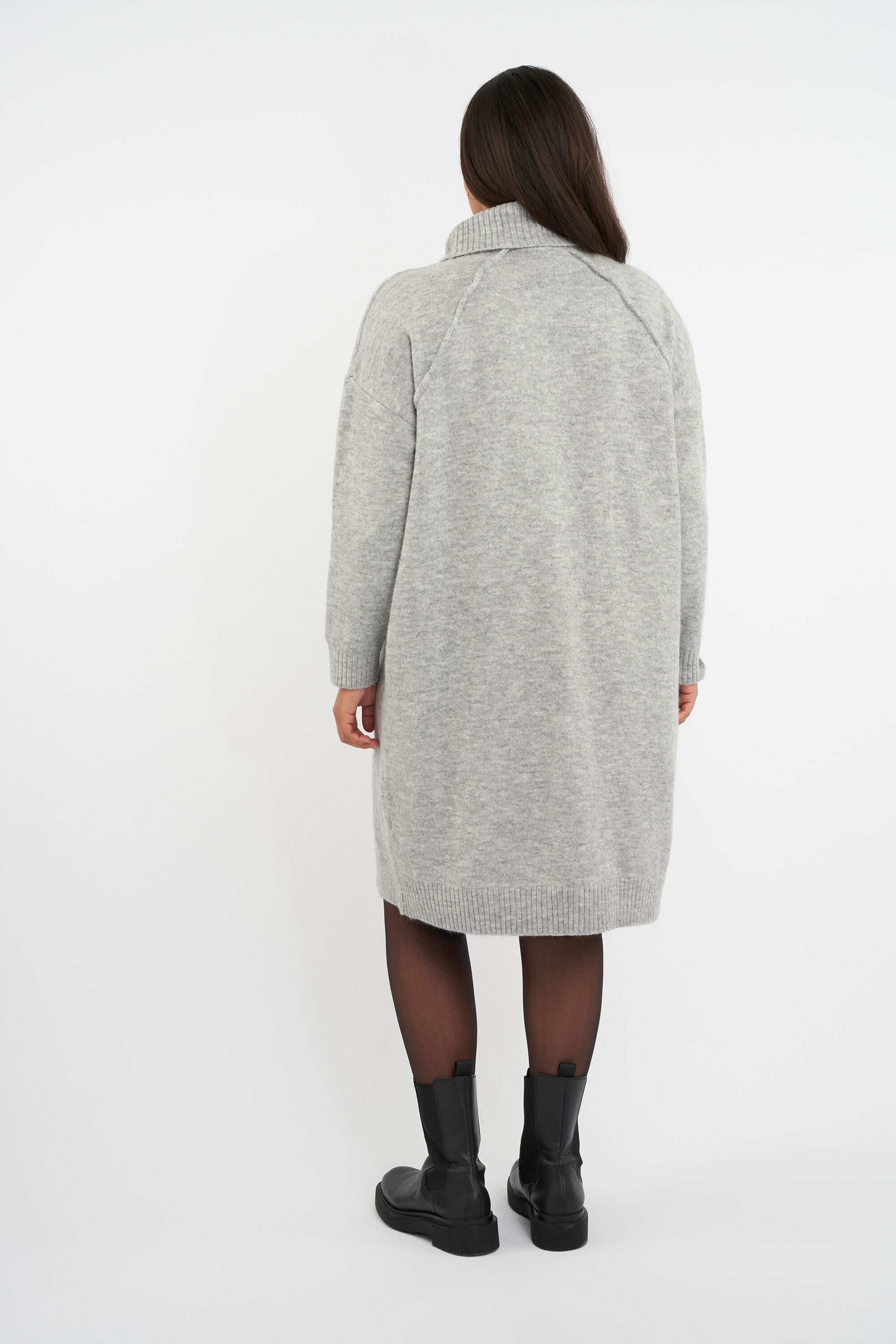 Vestido de cuello alto    image number 4