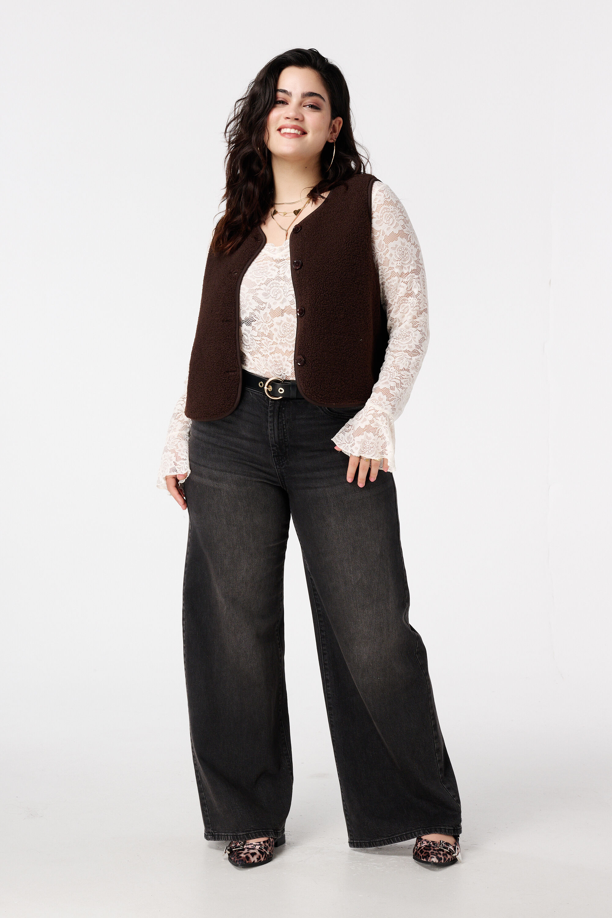 Chaleco teddy con cierre de botones image number 5