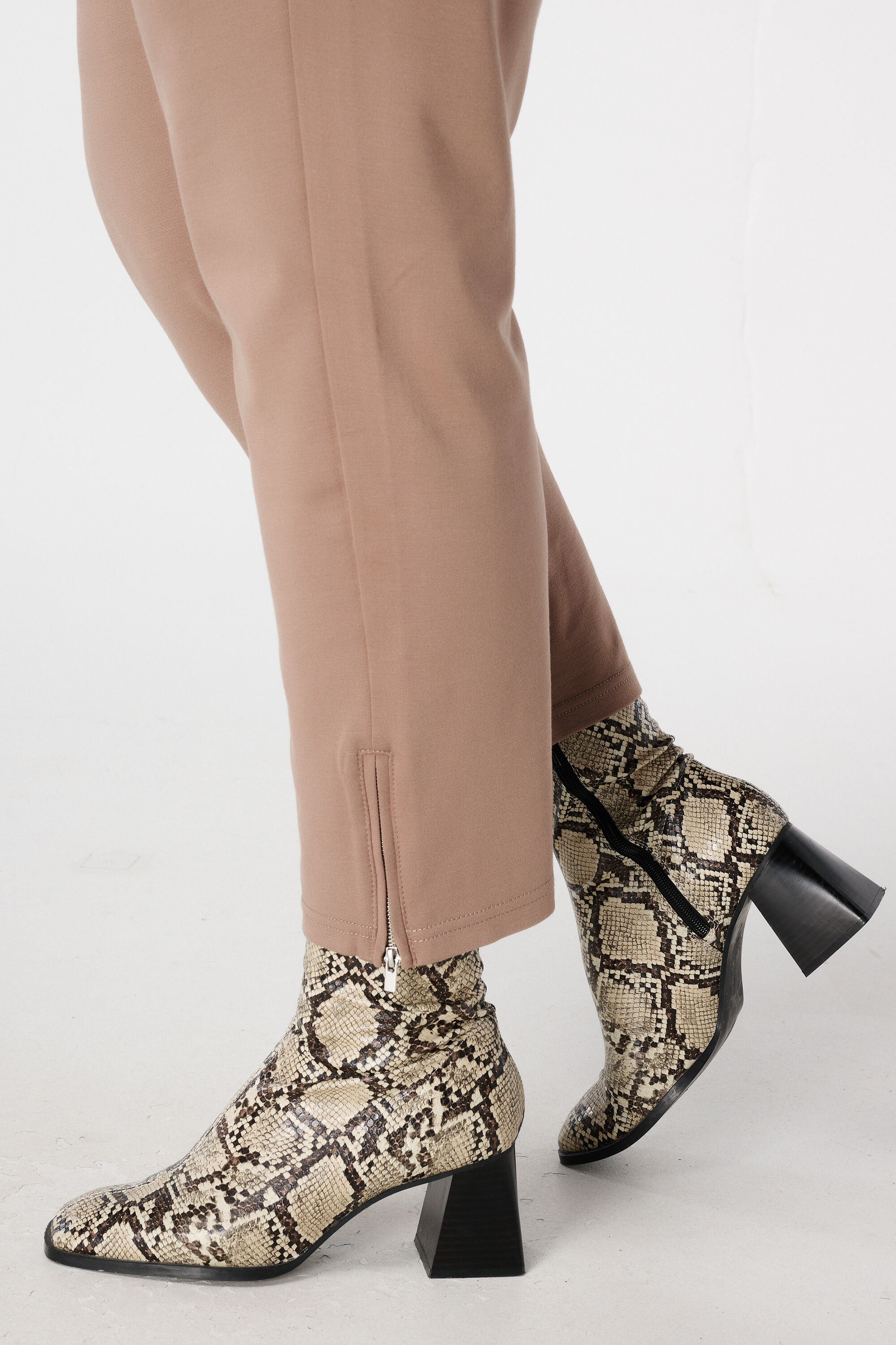 Pantal&oacute;n con cintura el&aacute;stica image number 4