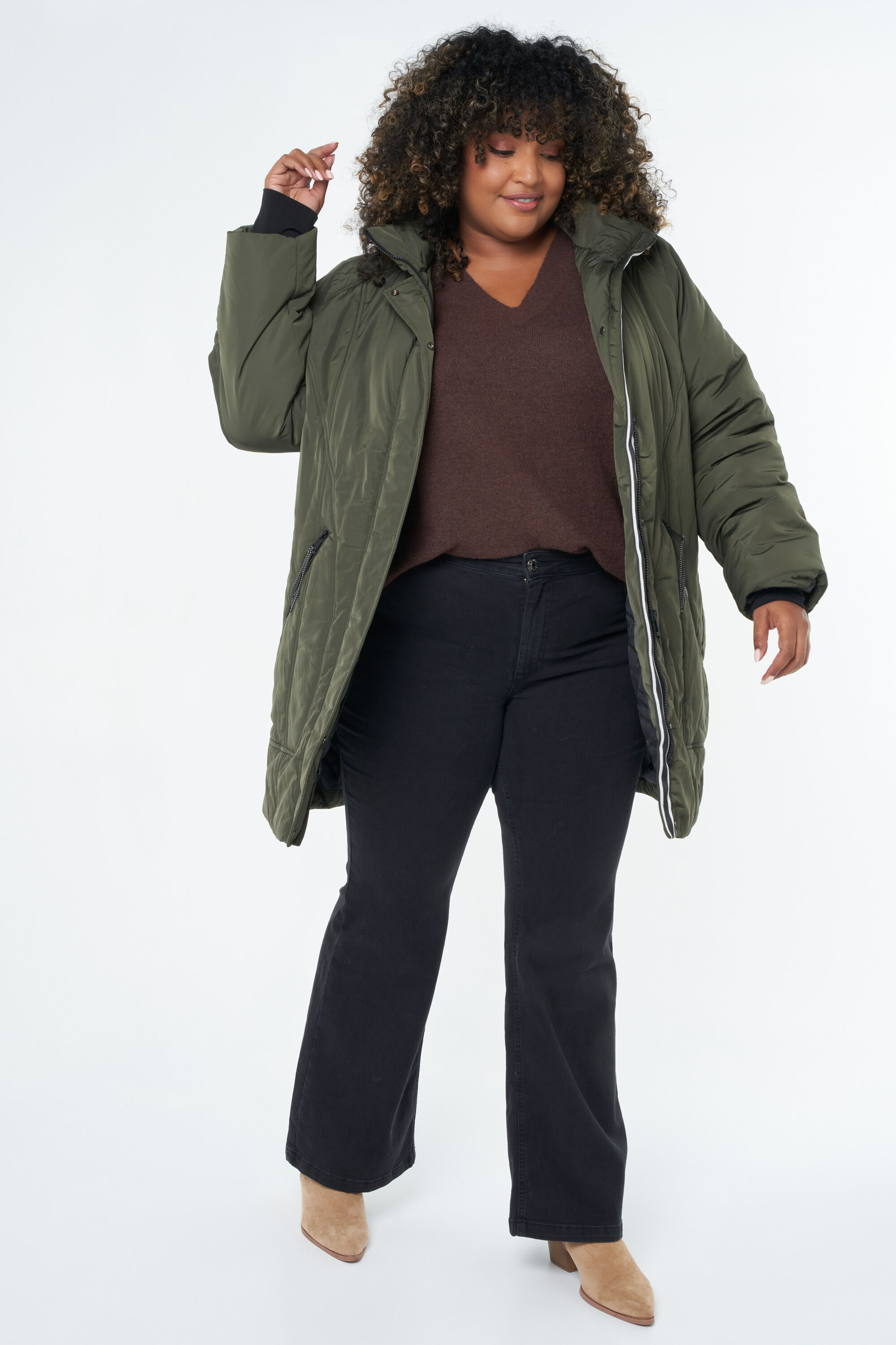 Chaqueta acolchada con capucha image number 6