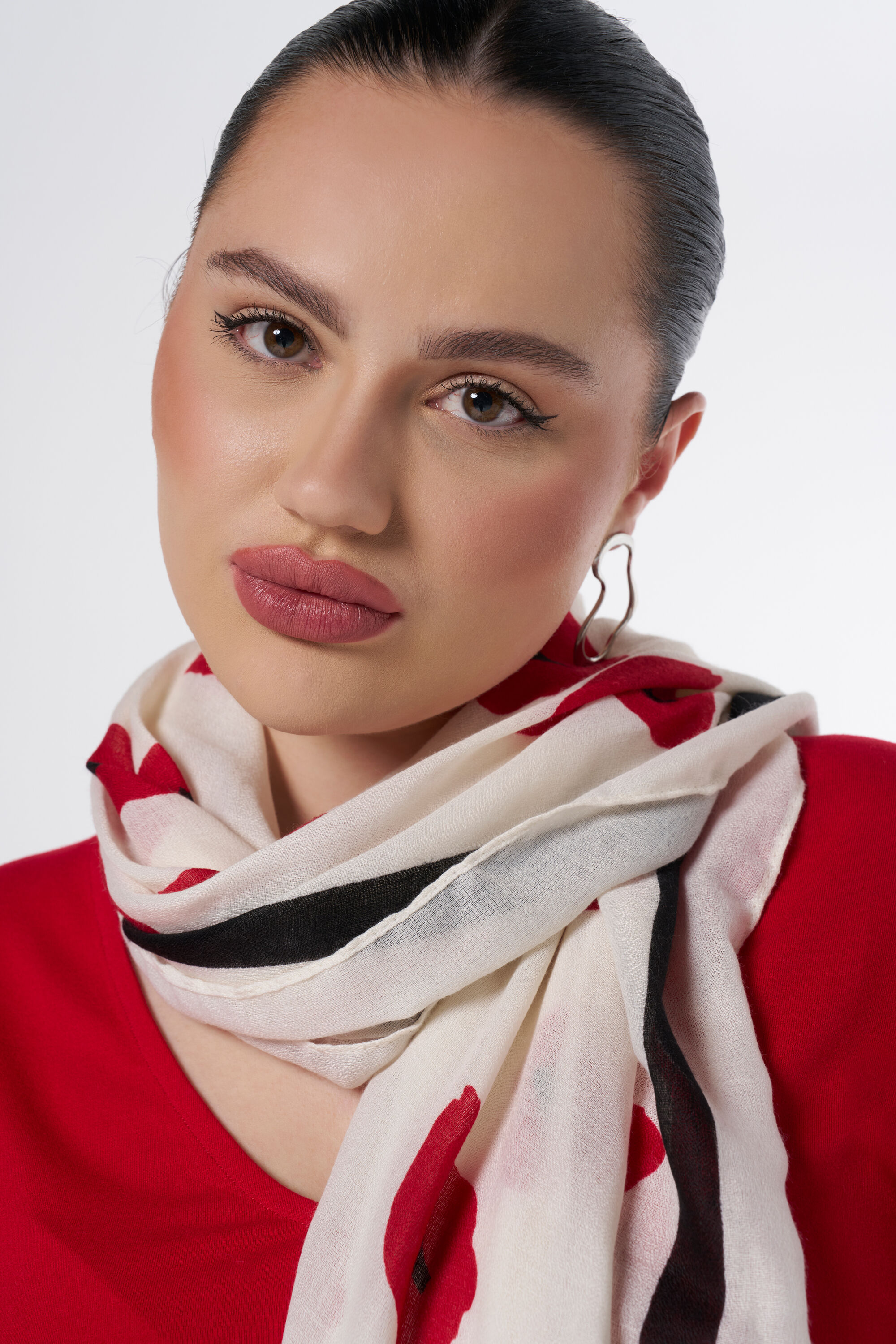 Fular con estampado image number 2