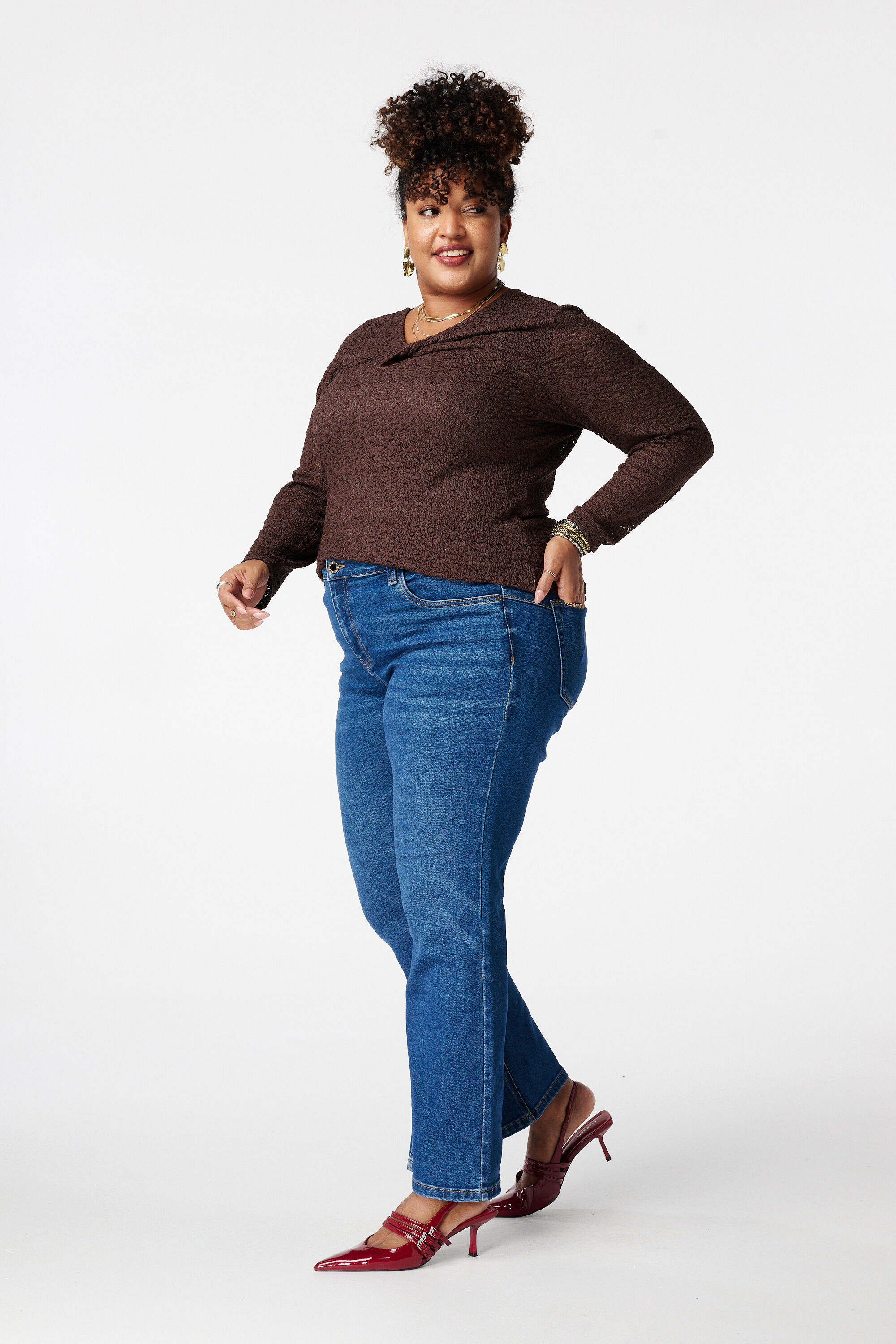 Top de encaje con detalle calado image number 5