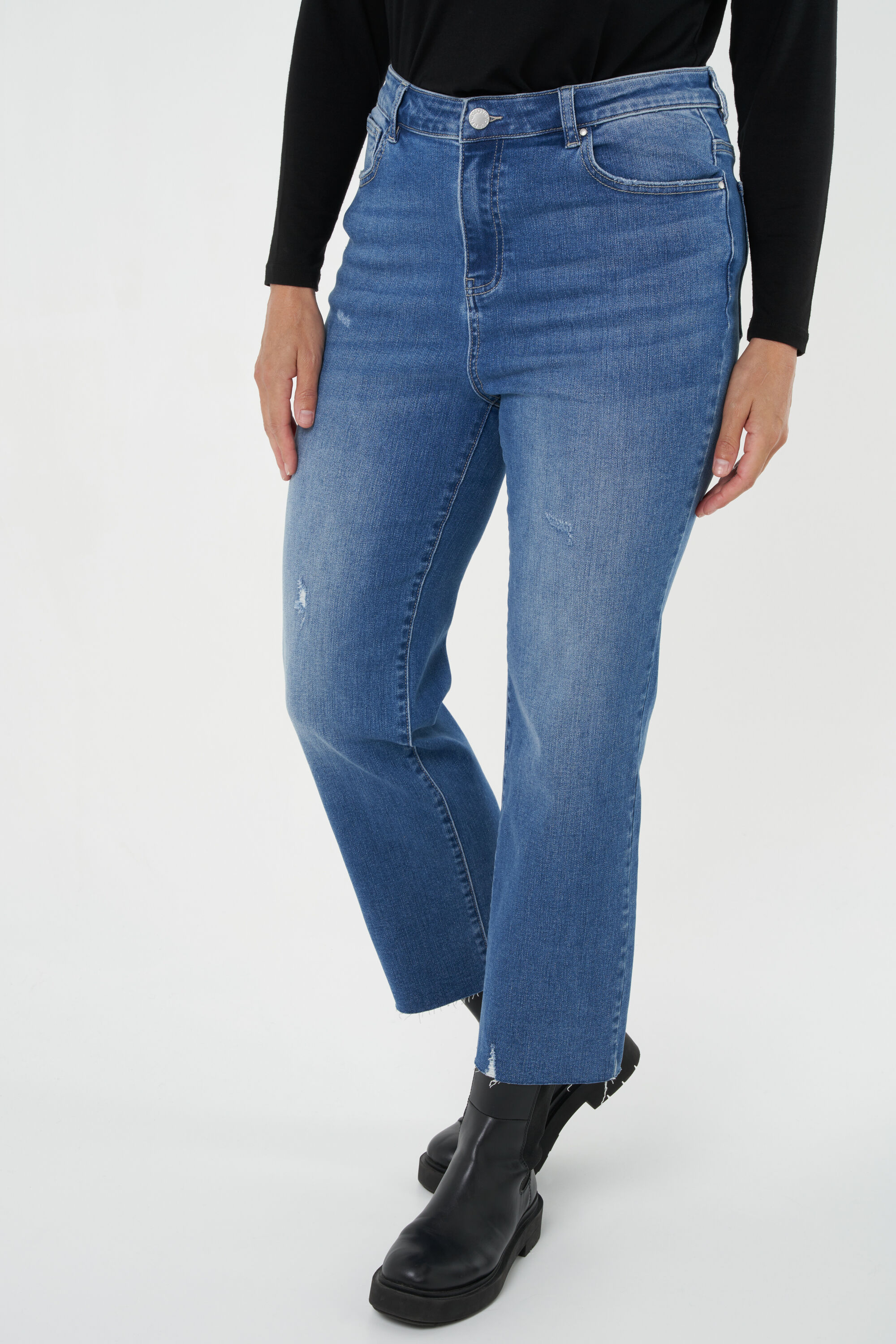 Vaqueros con detalles desgastados image number 6