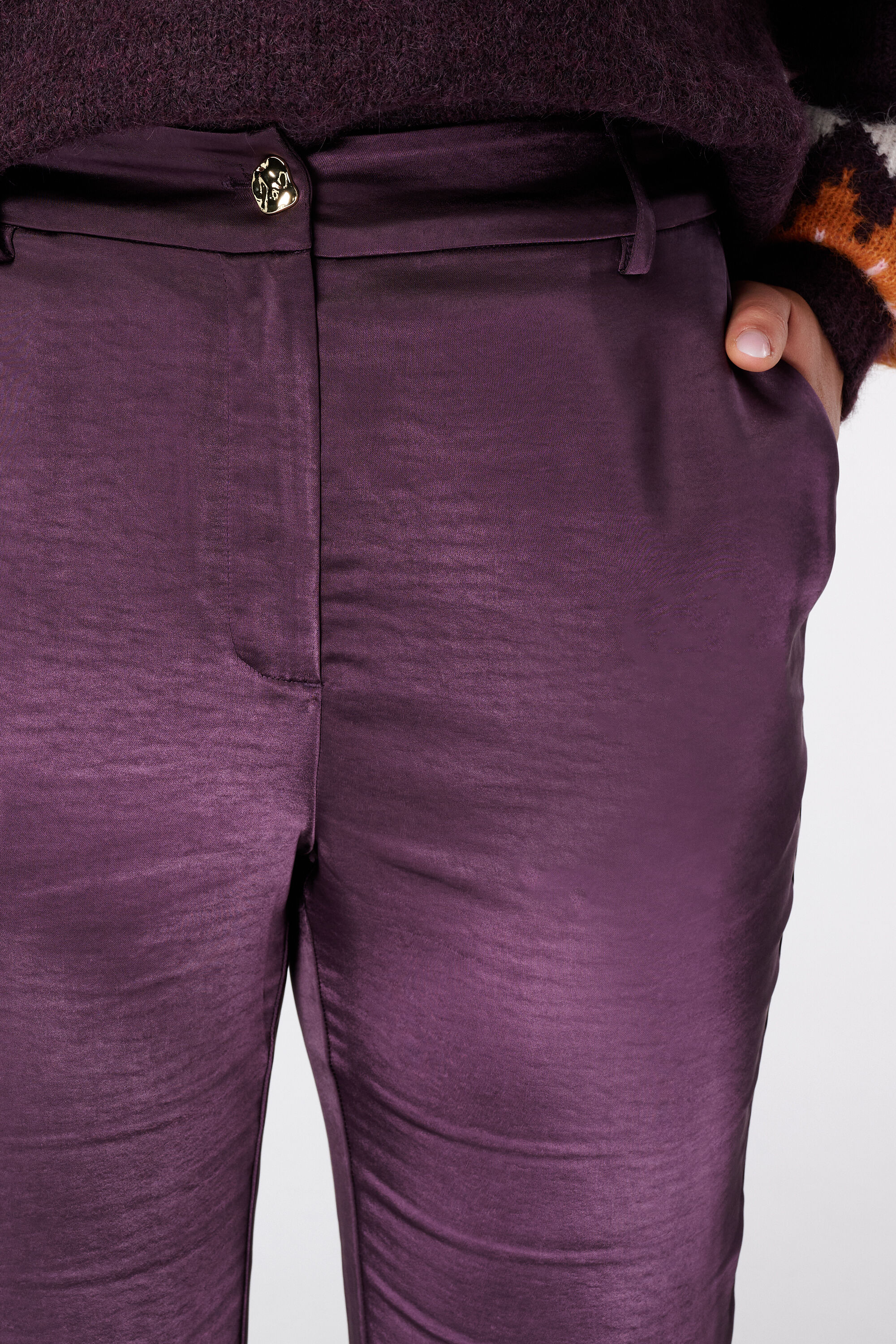 Pantal&oacute;n de efecto satinado image number 6