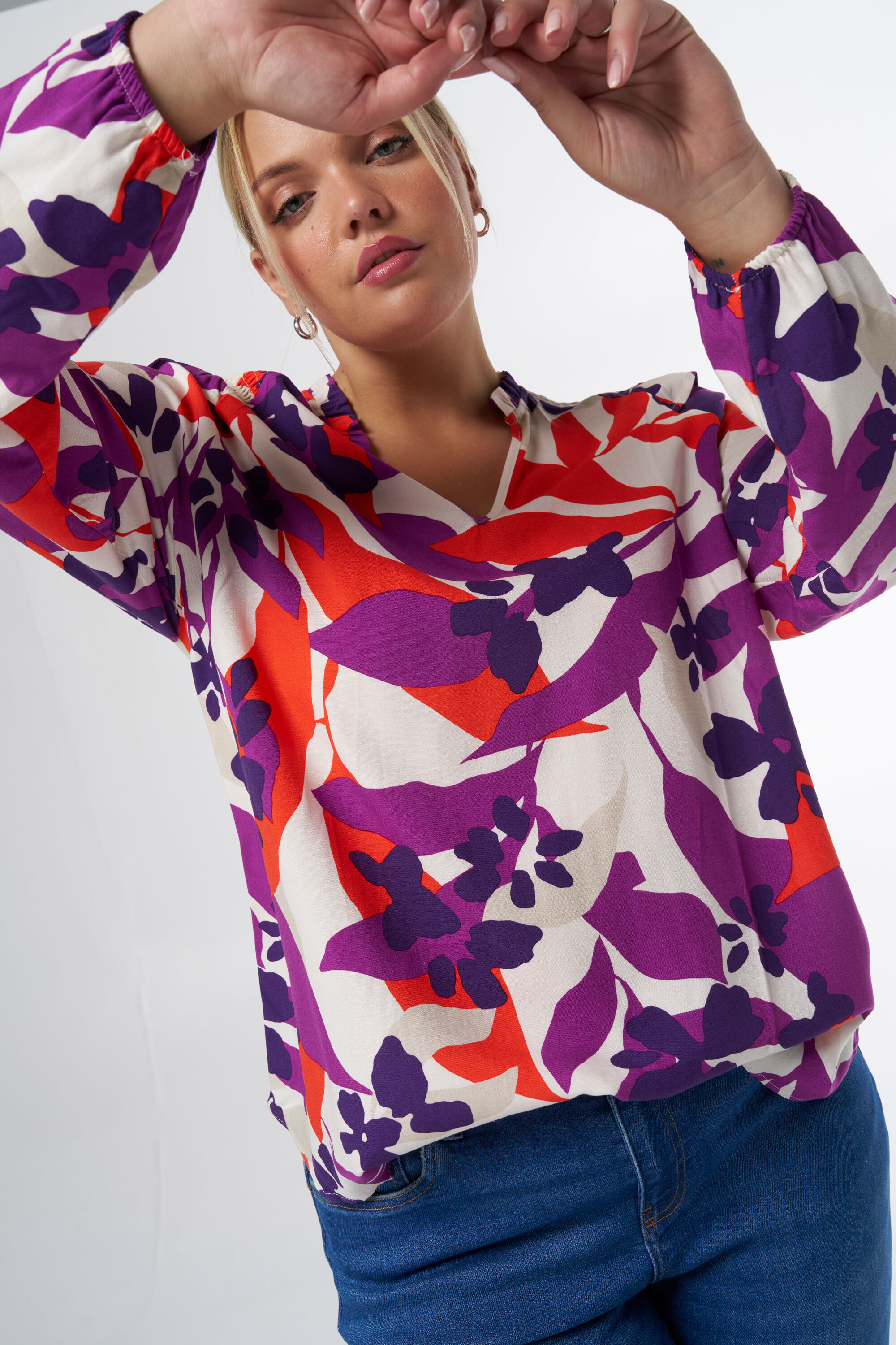 Blusa con estampado image number 6