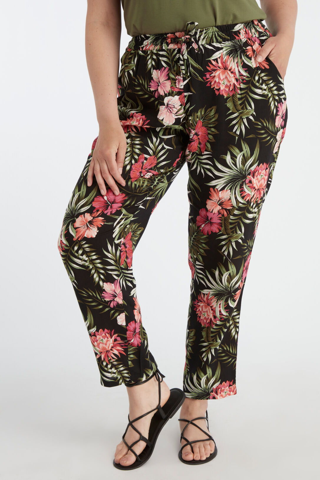 Pantalones holgados con estampado image number 3