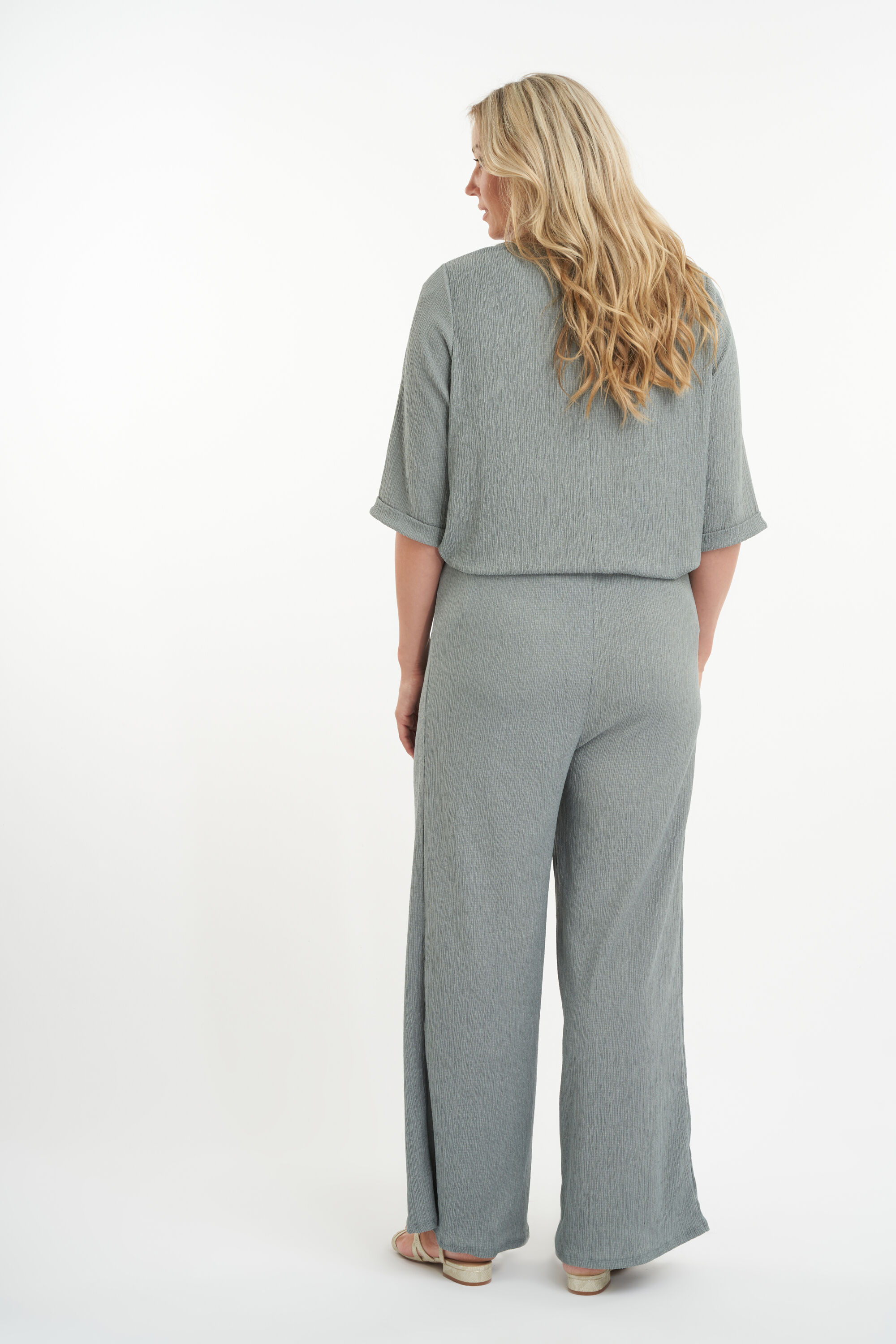 Pantalones de corte recto y cierre con botones image number 3