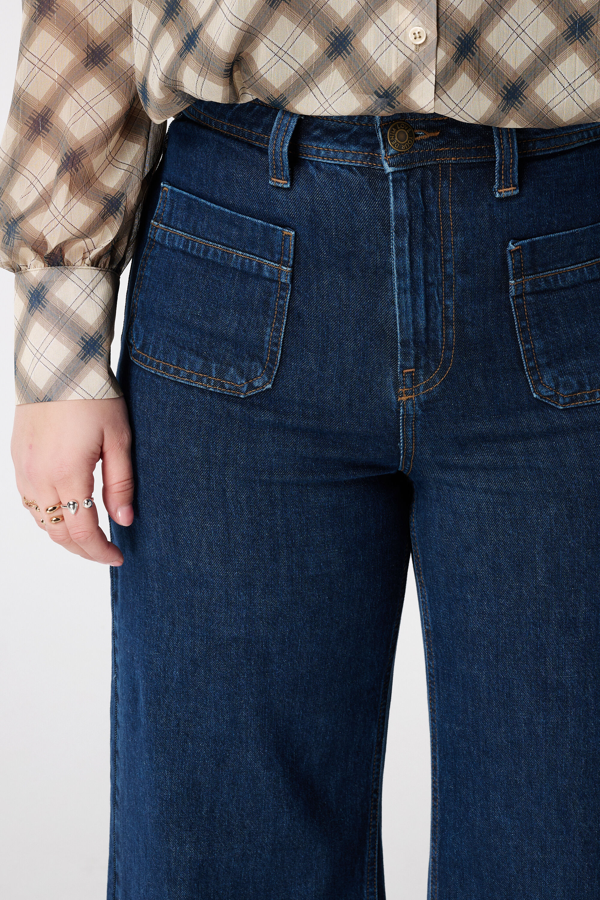 Vaquero de pierna ancha con bolsillos delanteros image number 4