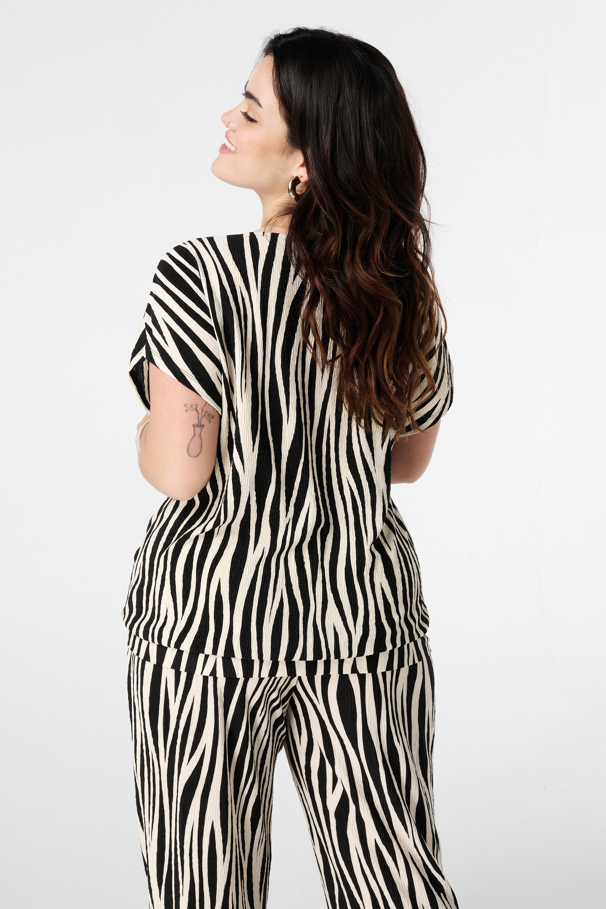 Top con textura y manga casquillo image number 3