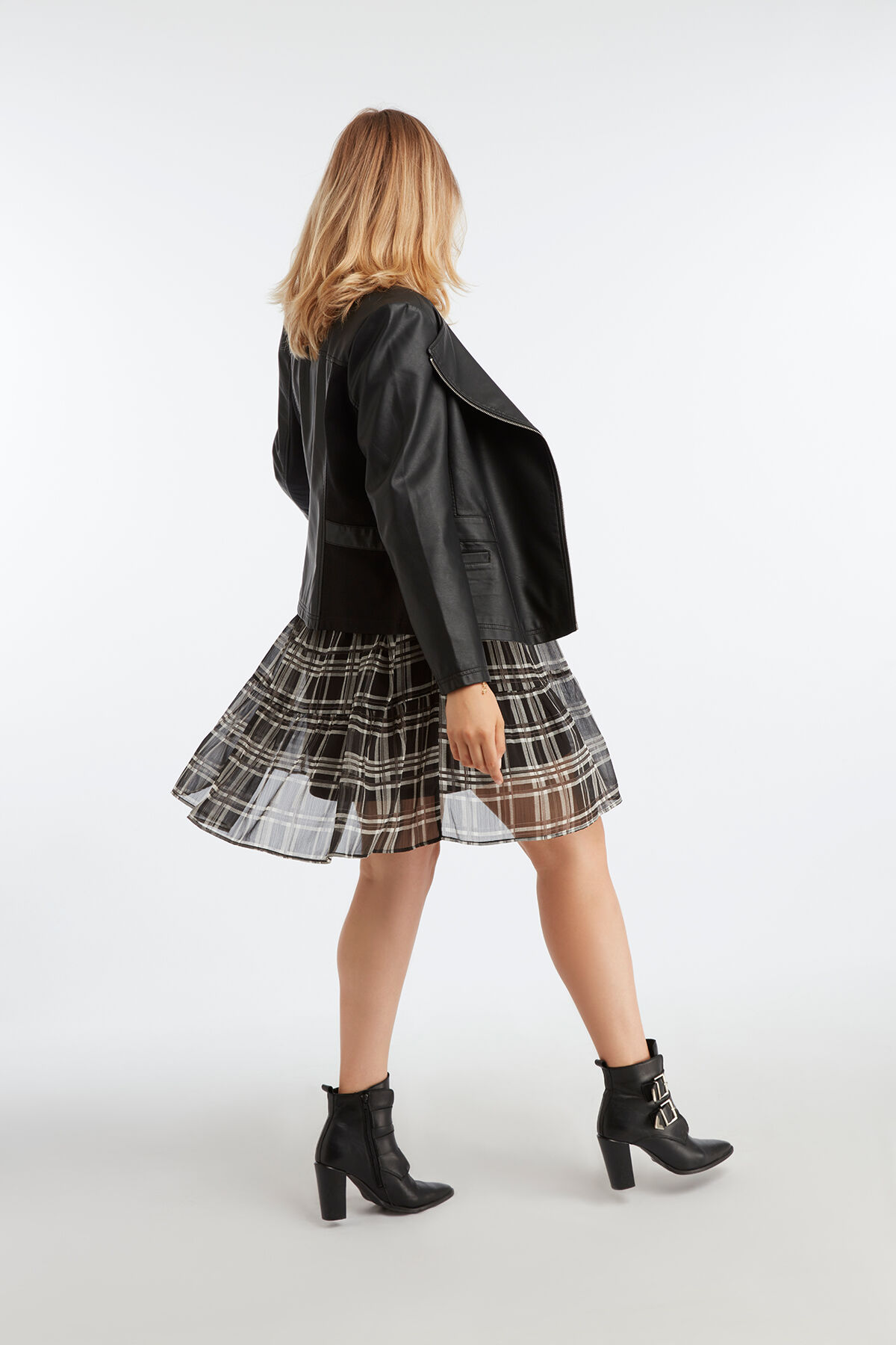 Chaqueta de cuero sint&eacute;tico image number 4