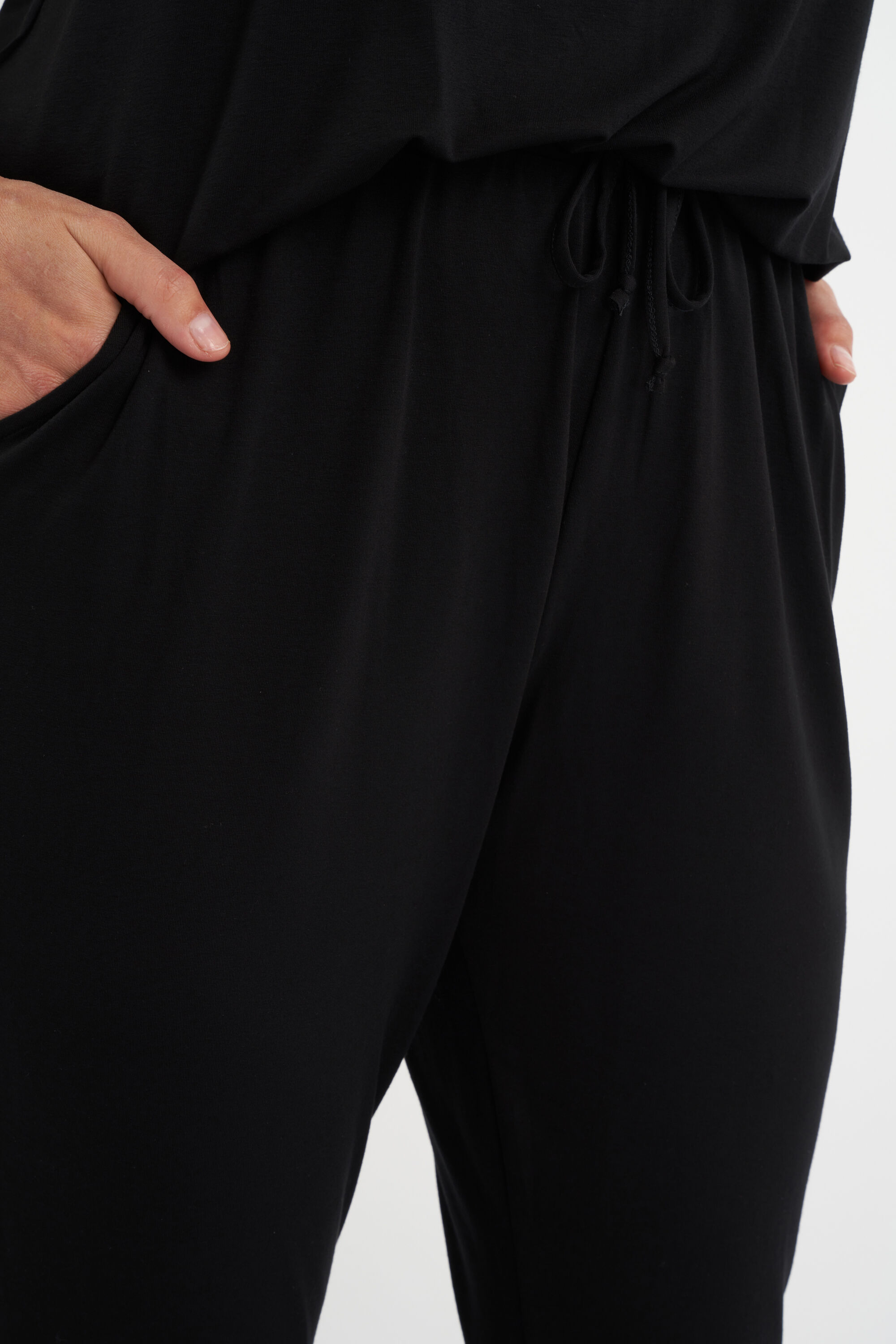 Pantalones holgados  image number 6