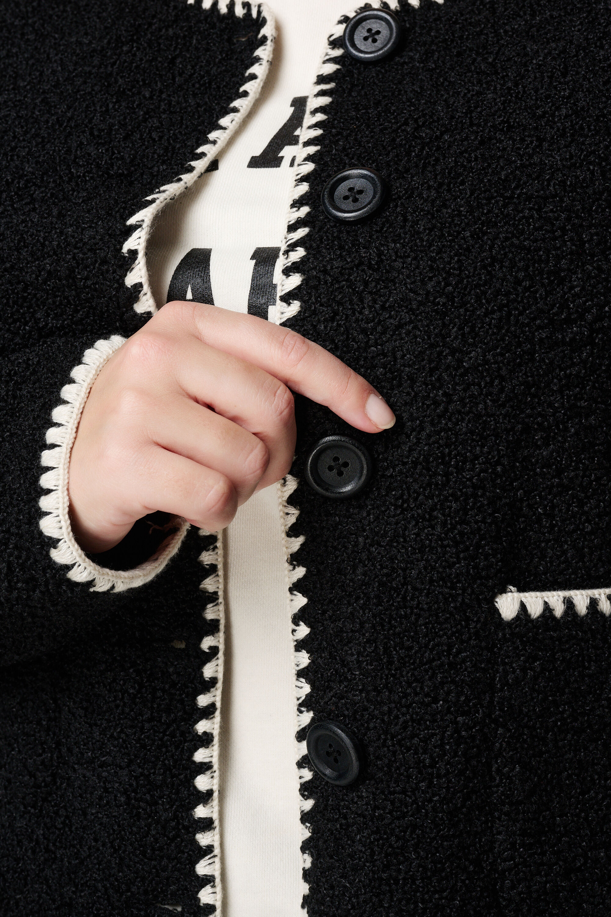 Chaqueta de peluche con detalles en contraste image number 4