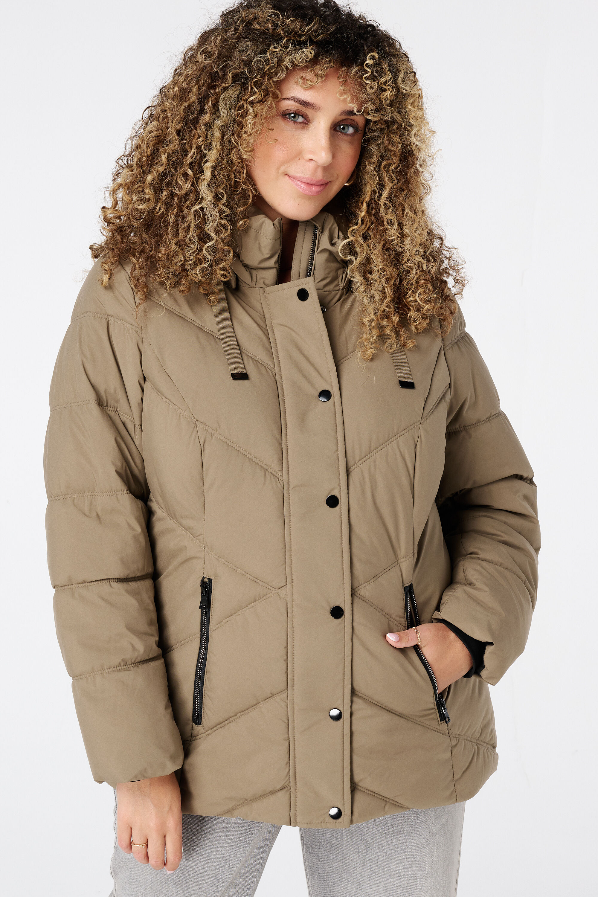 Chaqueta acolchada con capucha image number 4