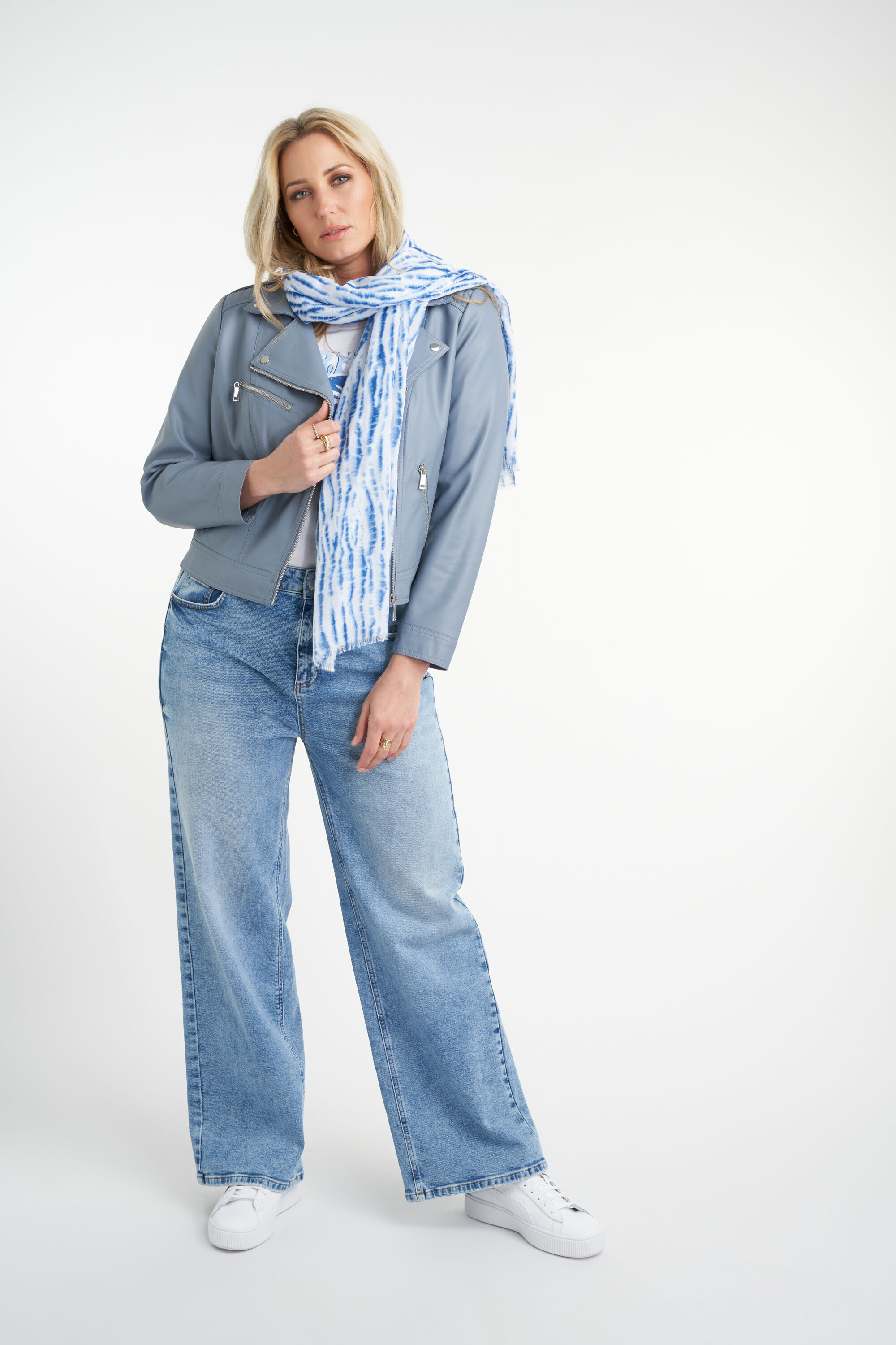 Bufanda con estampado tie-dye image number 2