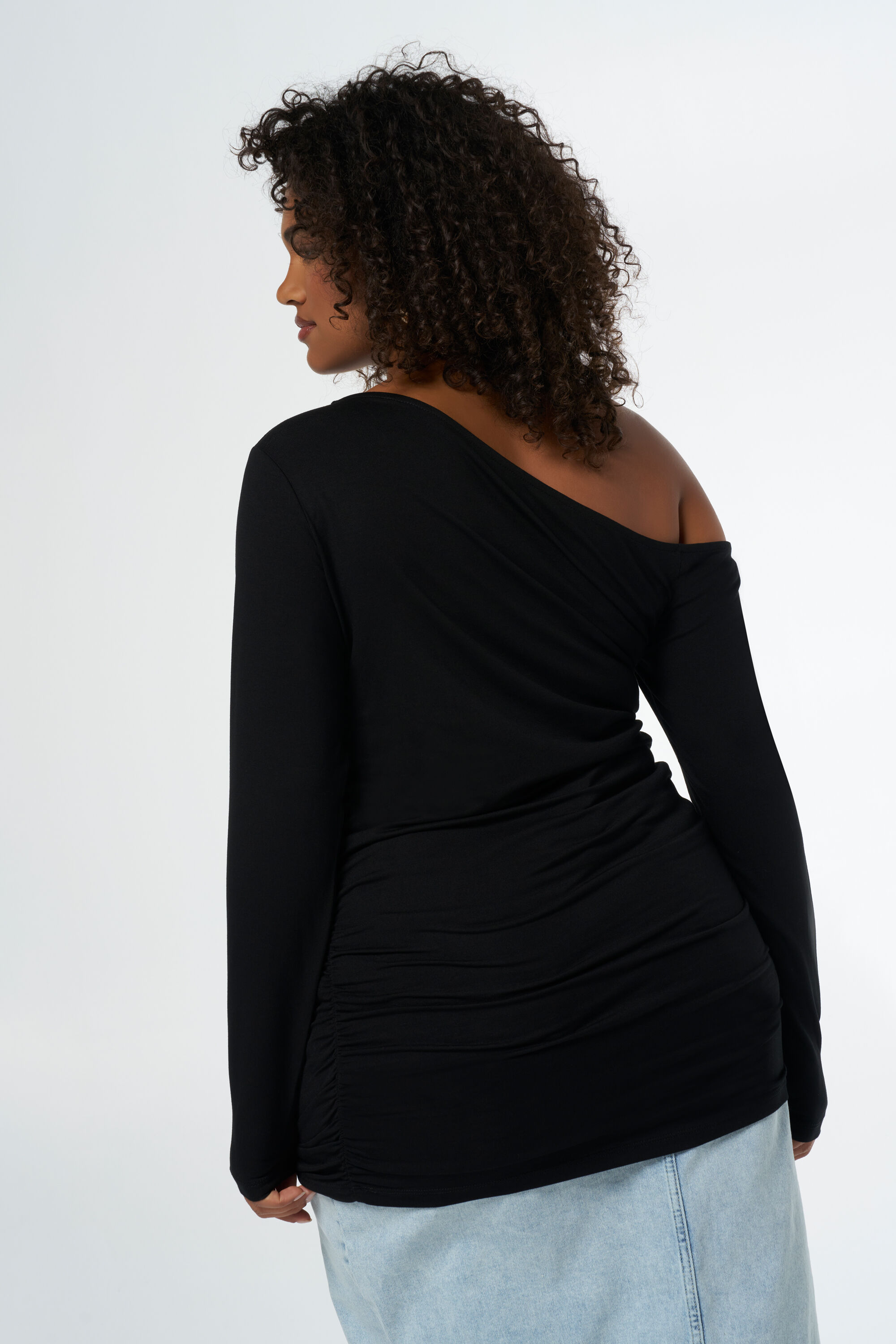 Top con un hombro image number 3