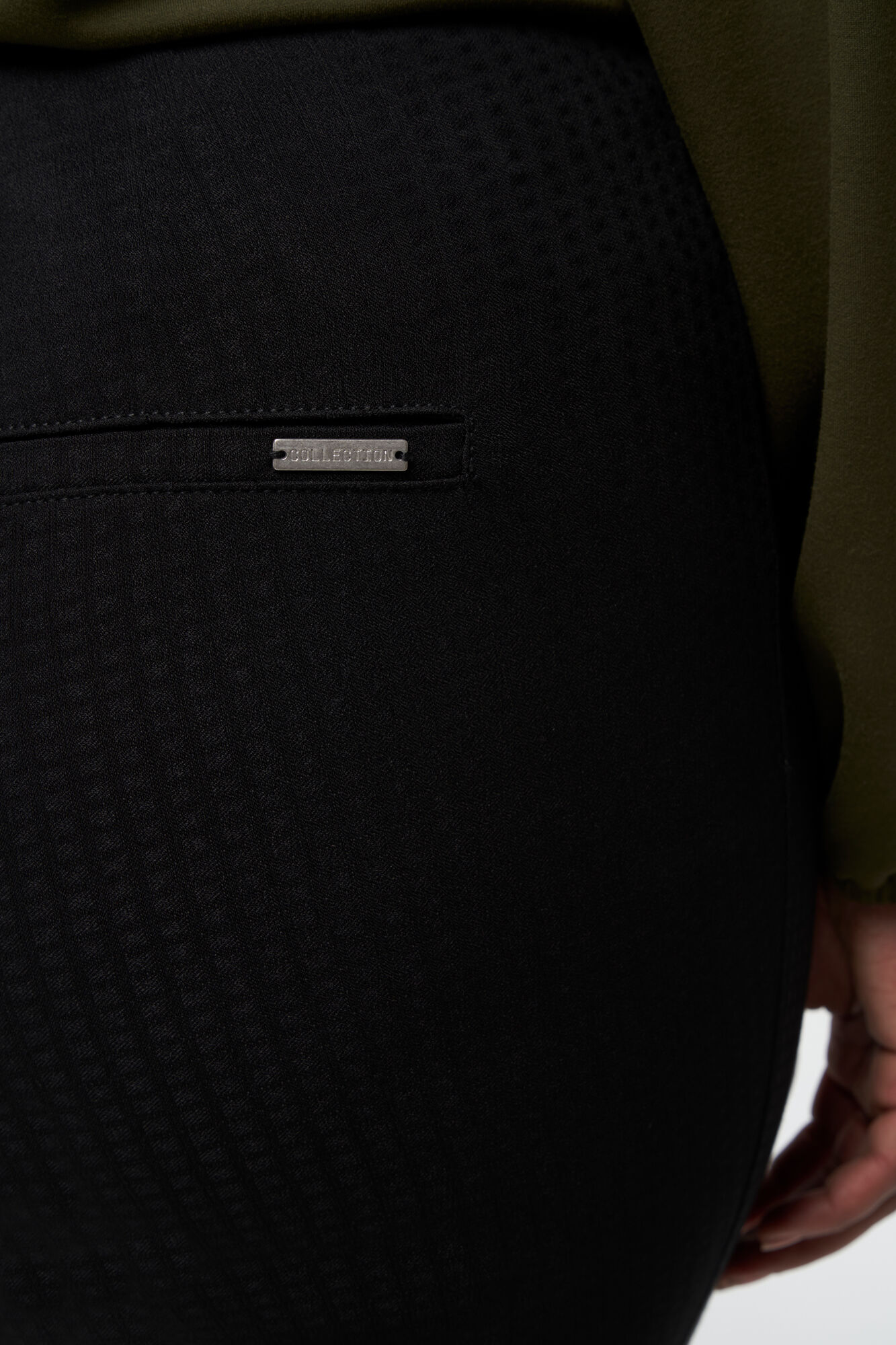 Tregging con estructura en el tejido image number 4