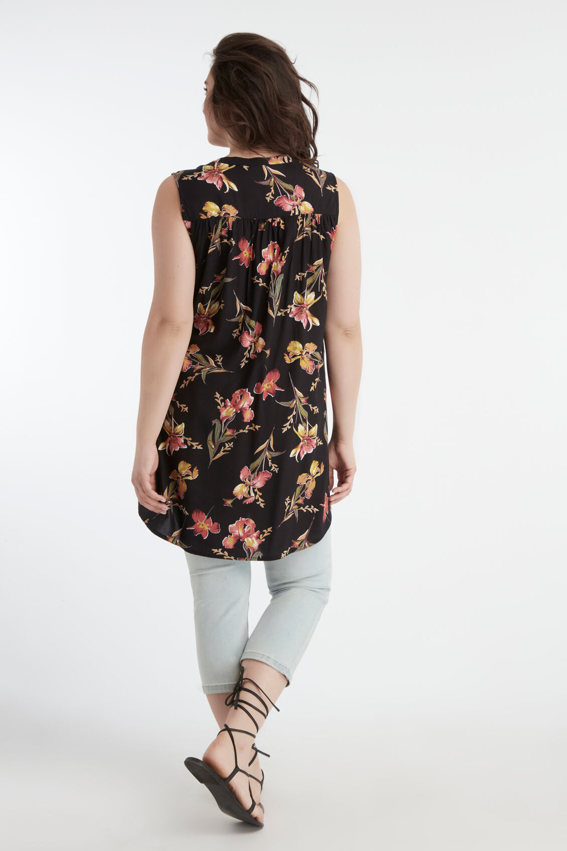 Blusa de encaje sin mangas image number 4