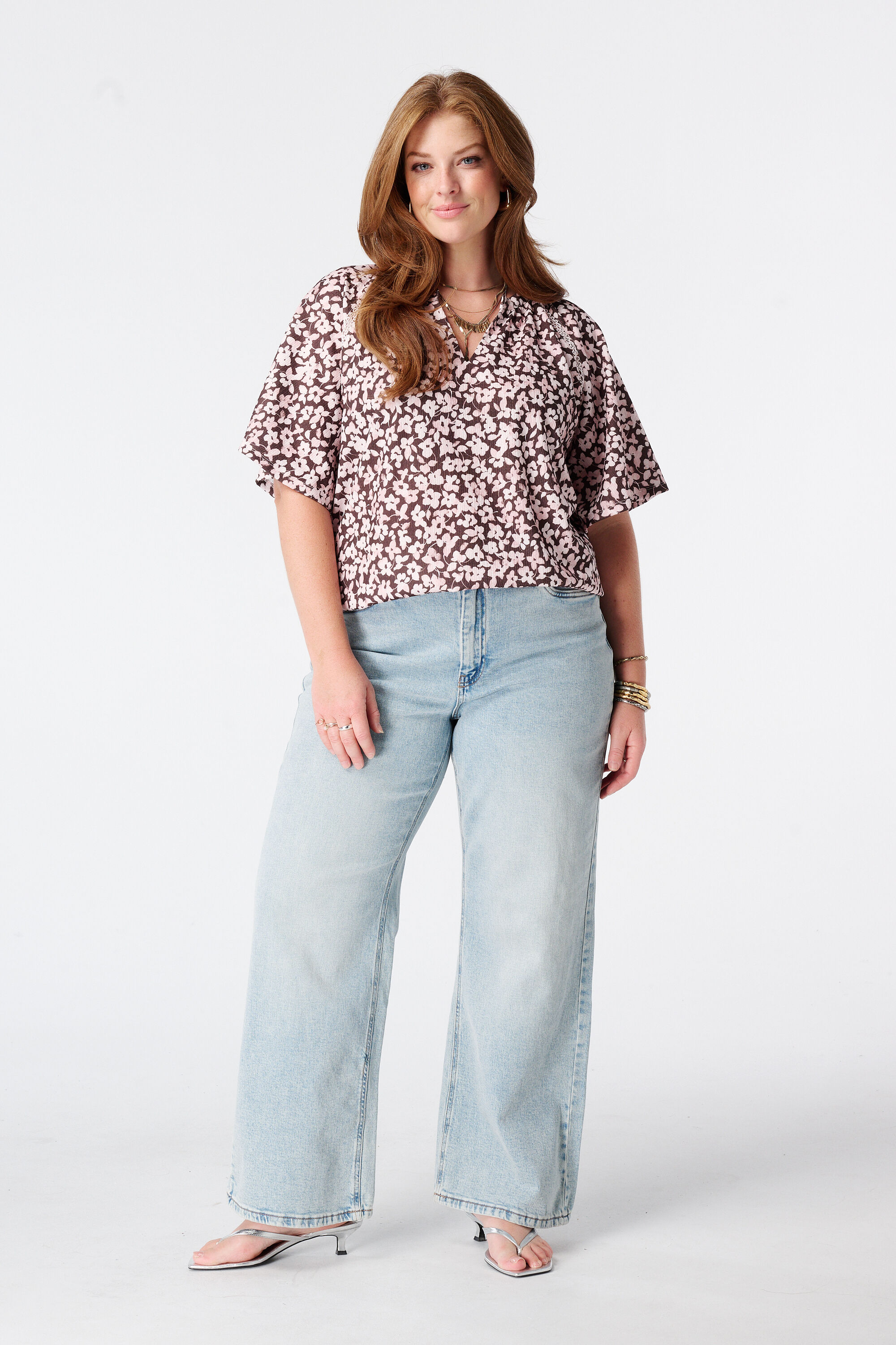 Top con estampado y escote en V image number 3