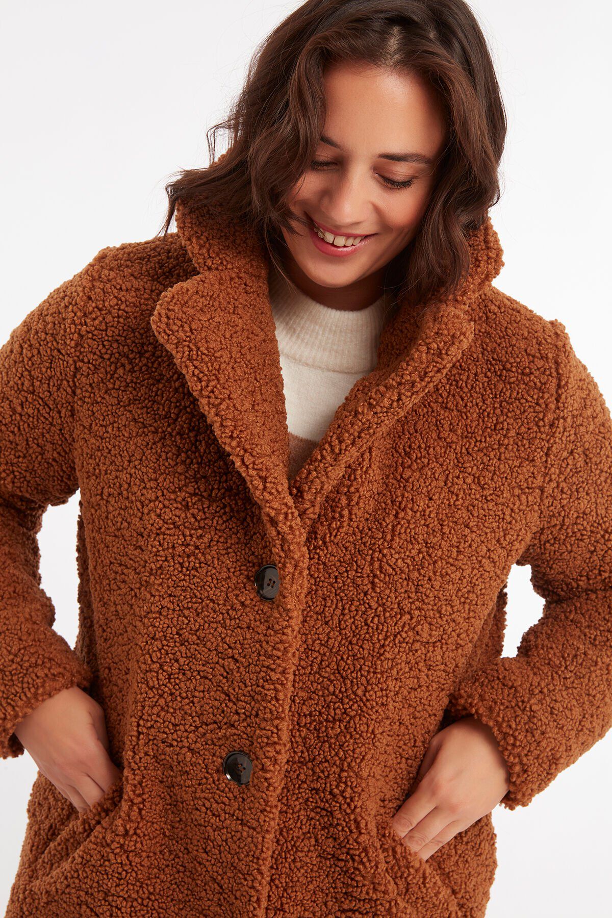 Abrigo de peluche image number 3