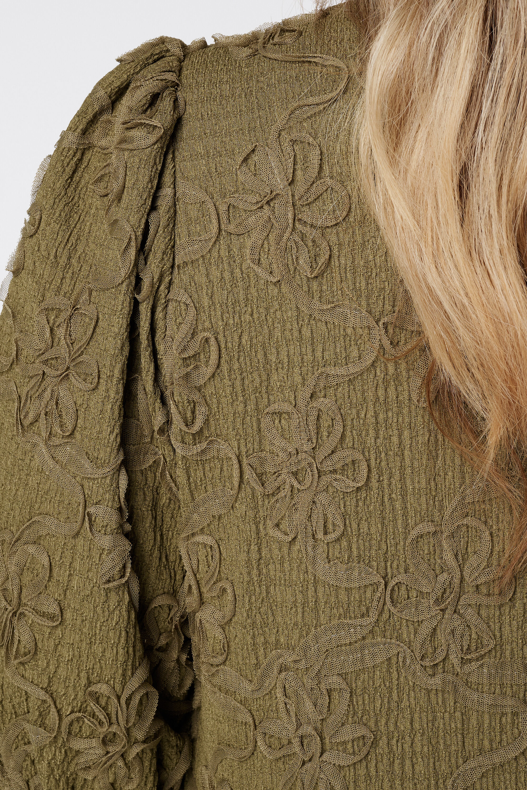 Top con textura floral image number 6