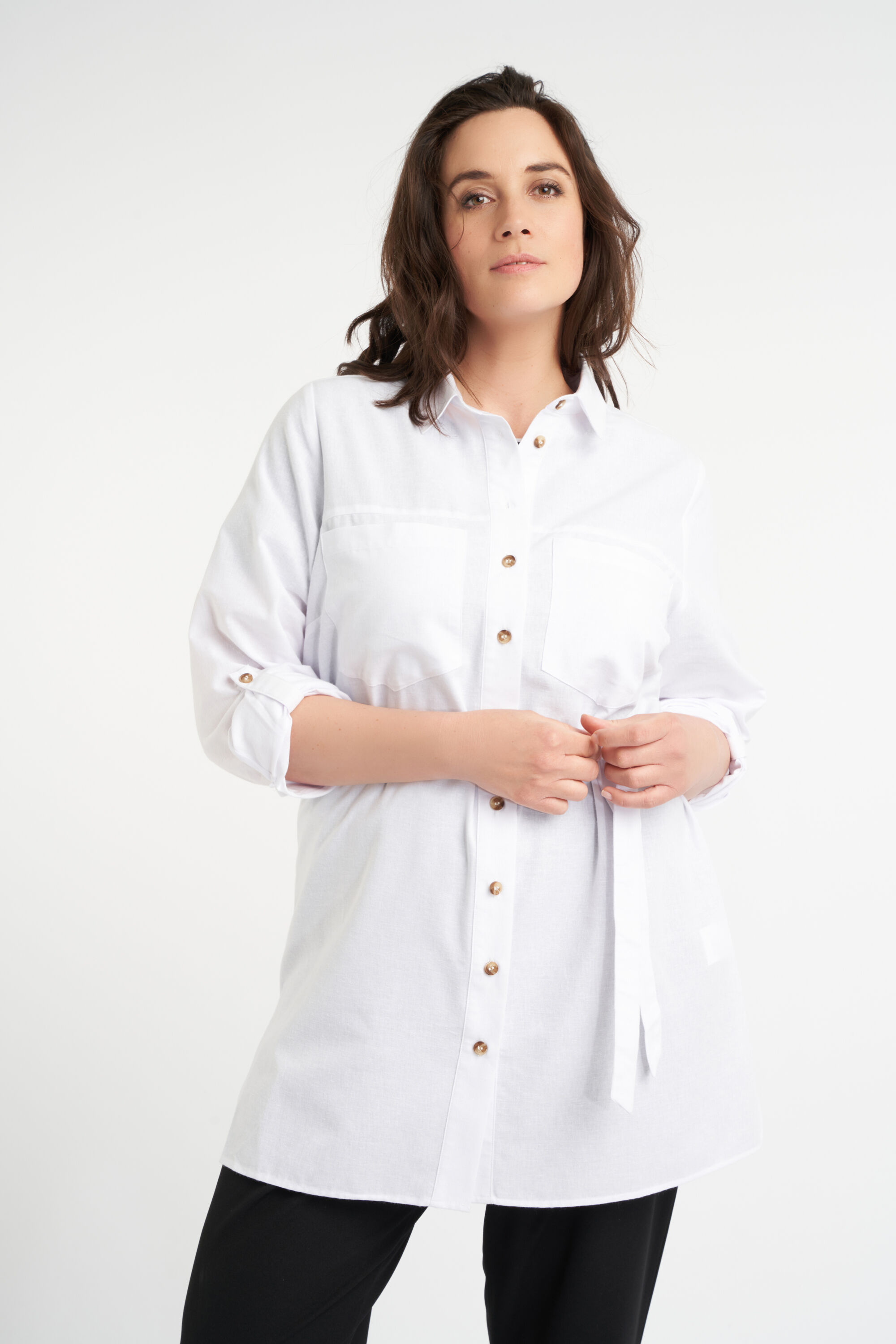 Chaqueta con cinto atado image number 4