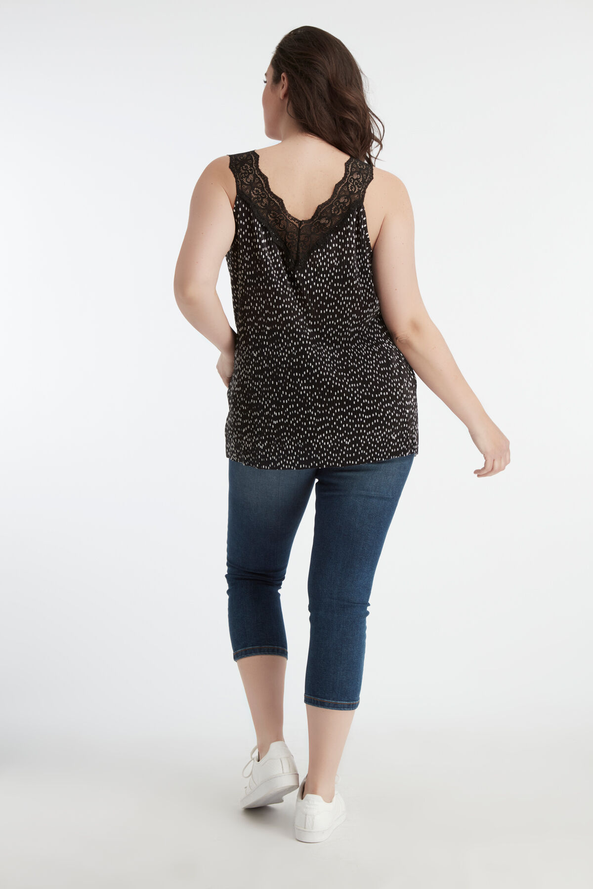 Top plisado con lunares y encaje image number 4