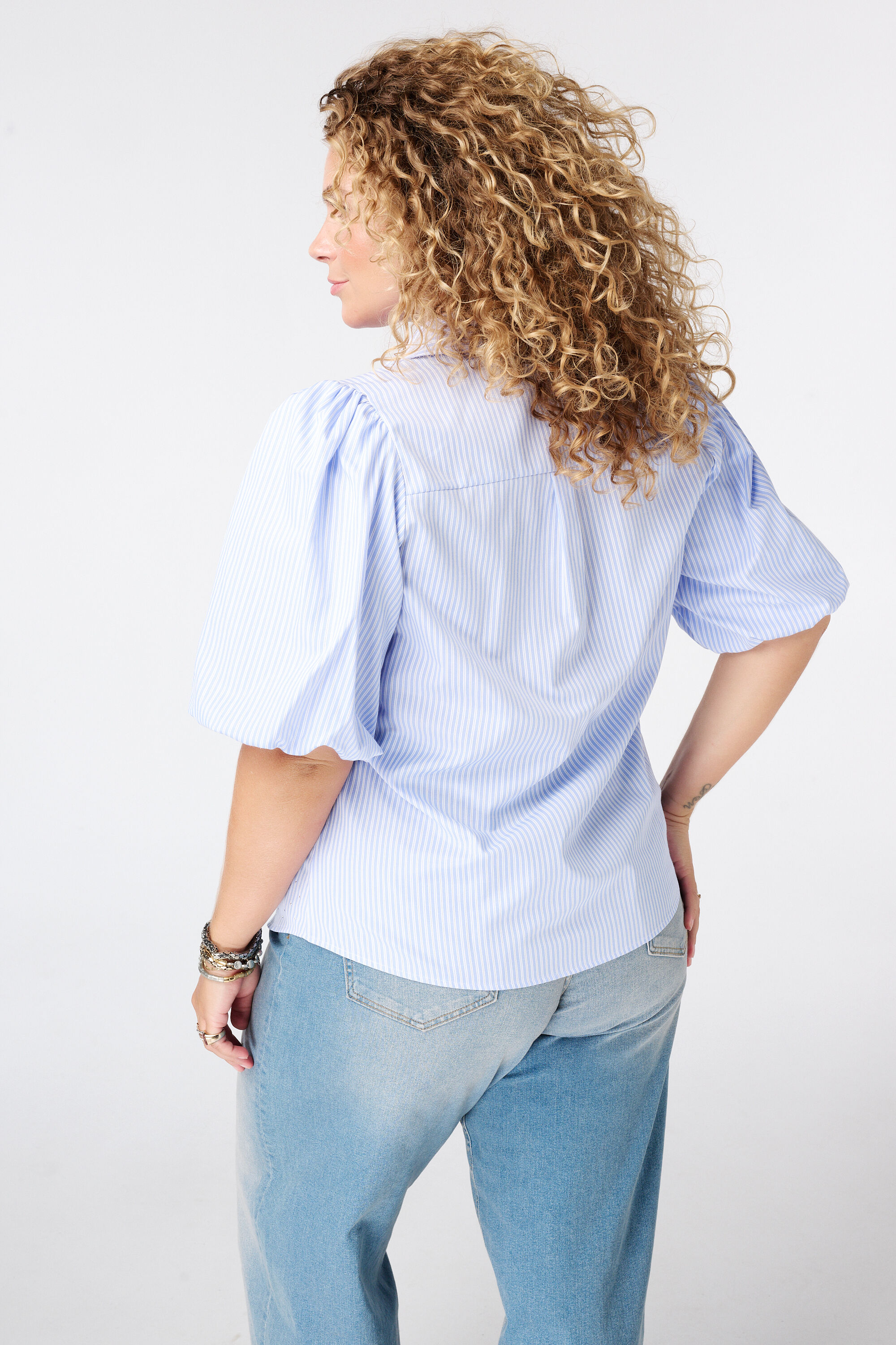 Blusa de rayas con pedrer&iacute;a image number 3