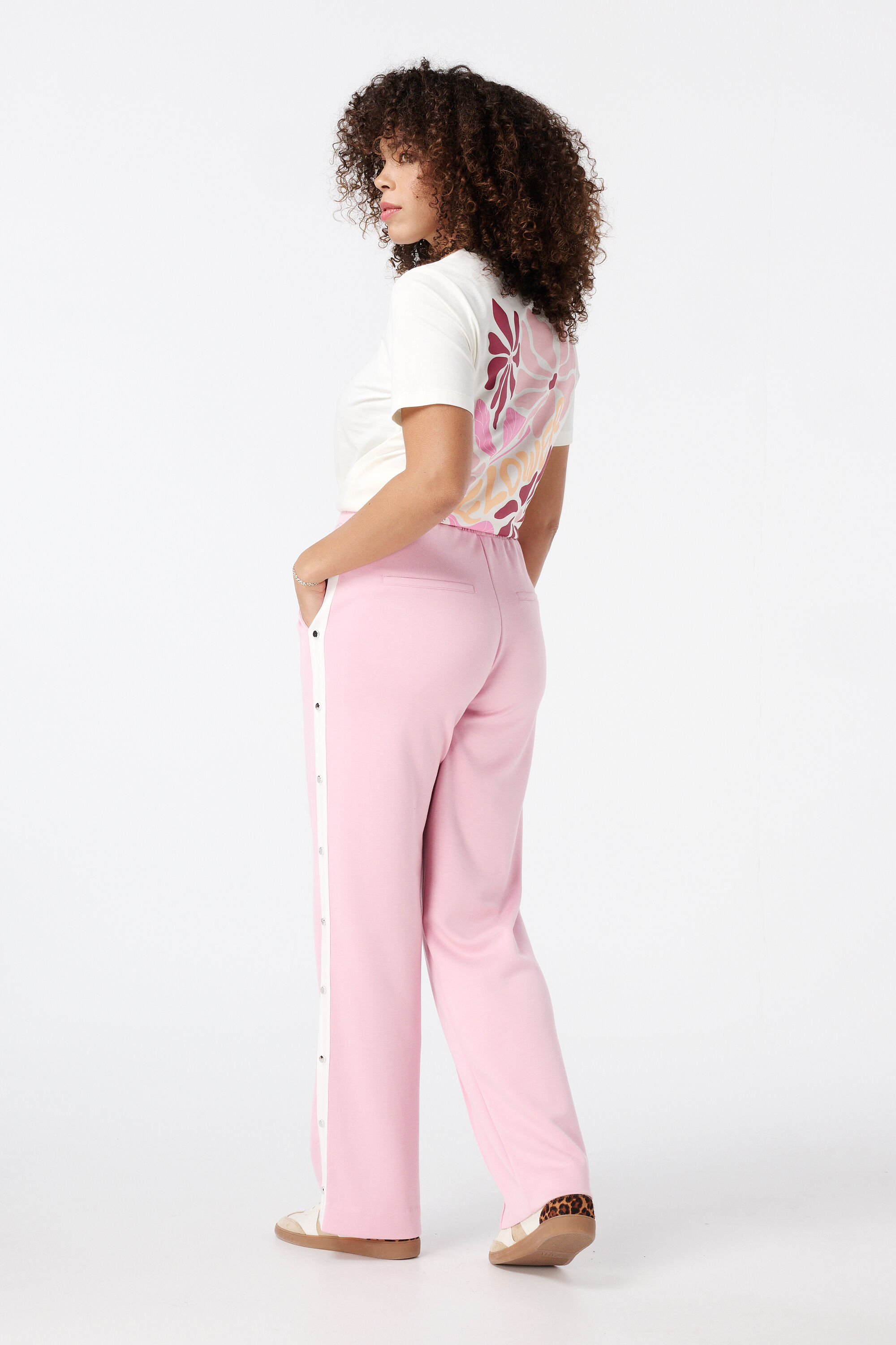 Pantalones con rayas en contraste image number 3