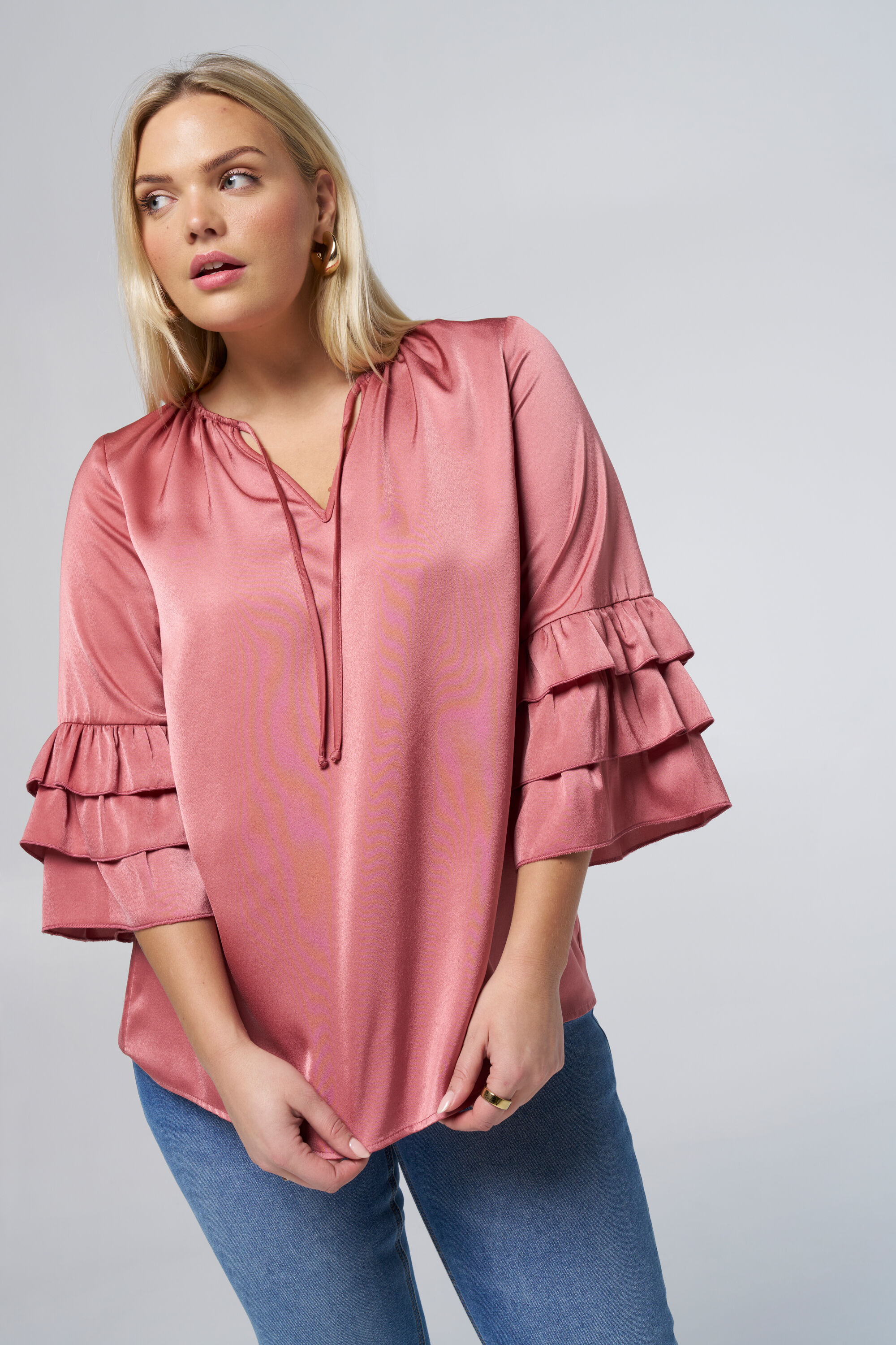 Blusa con mangas de volantes image number 6