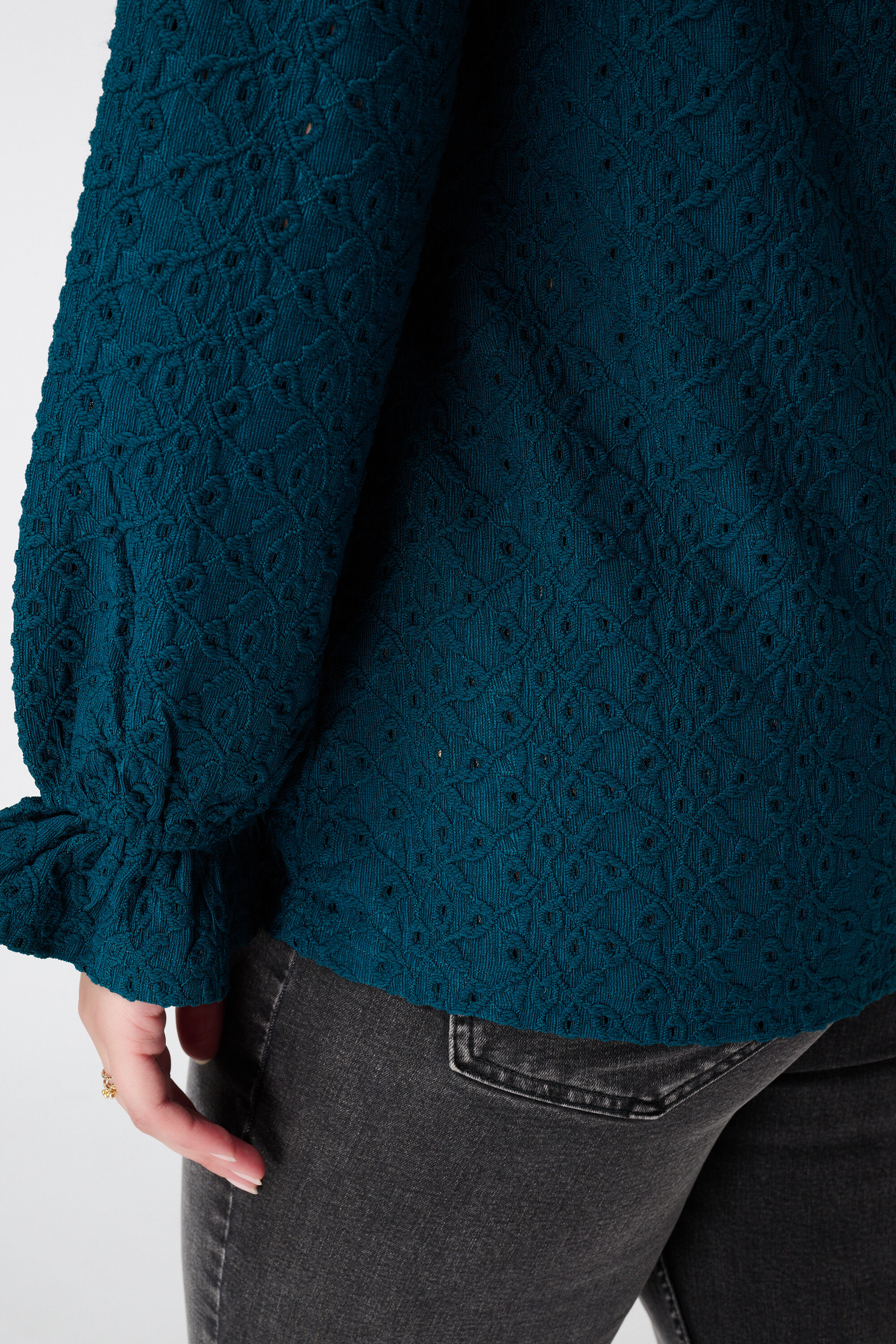 Top con bordado image number 6