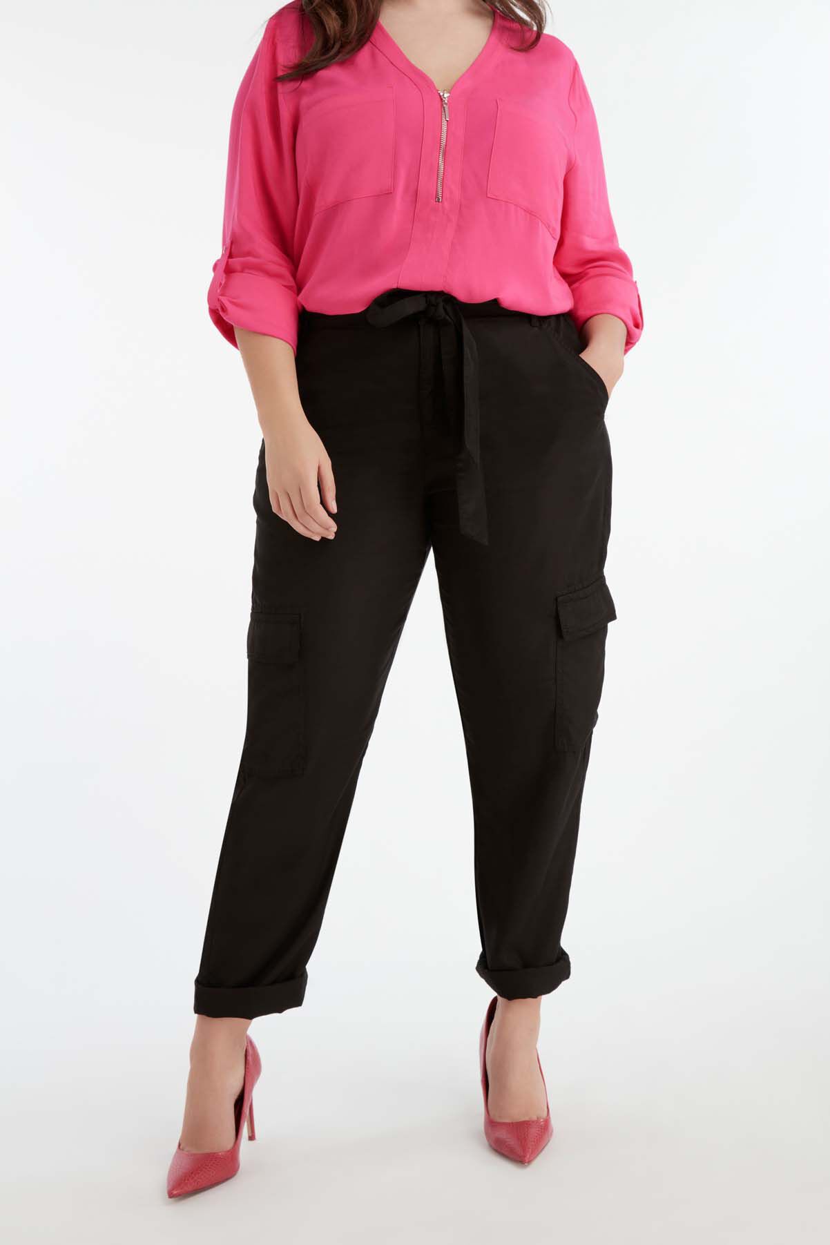 Pantalones tipo cargo image number 6