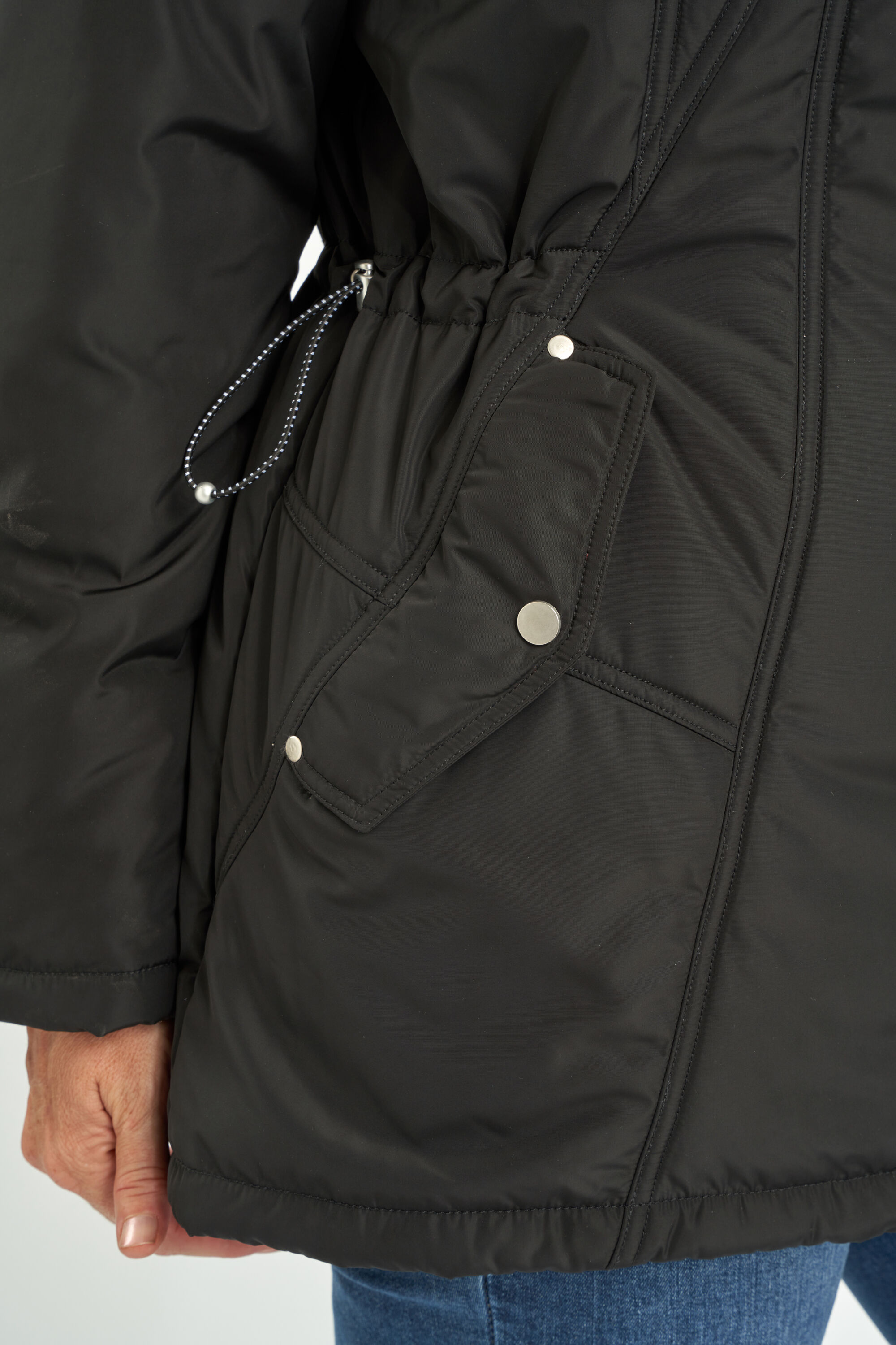 Chaqueta con capucha image number 6