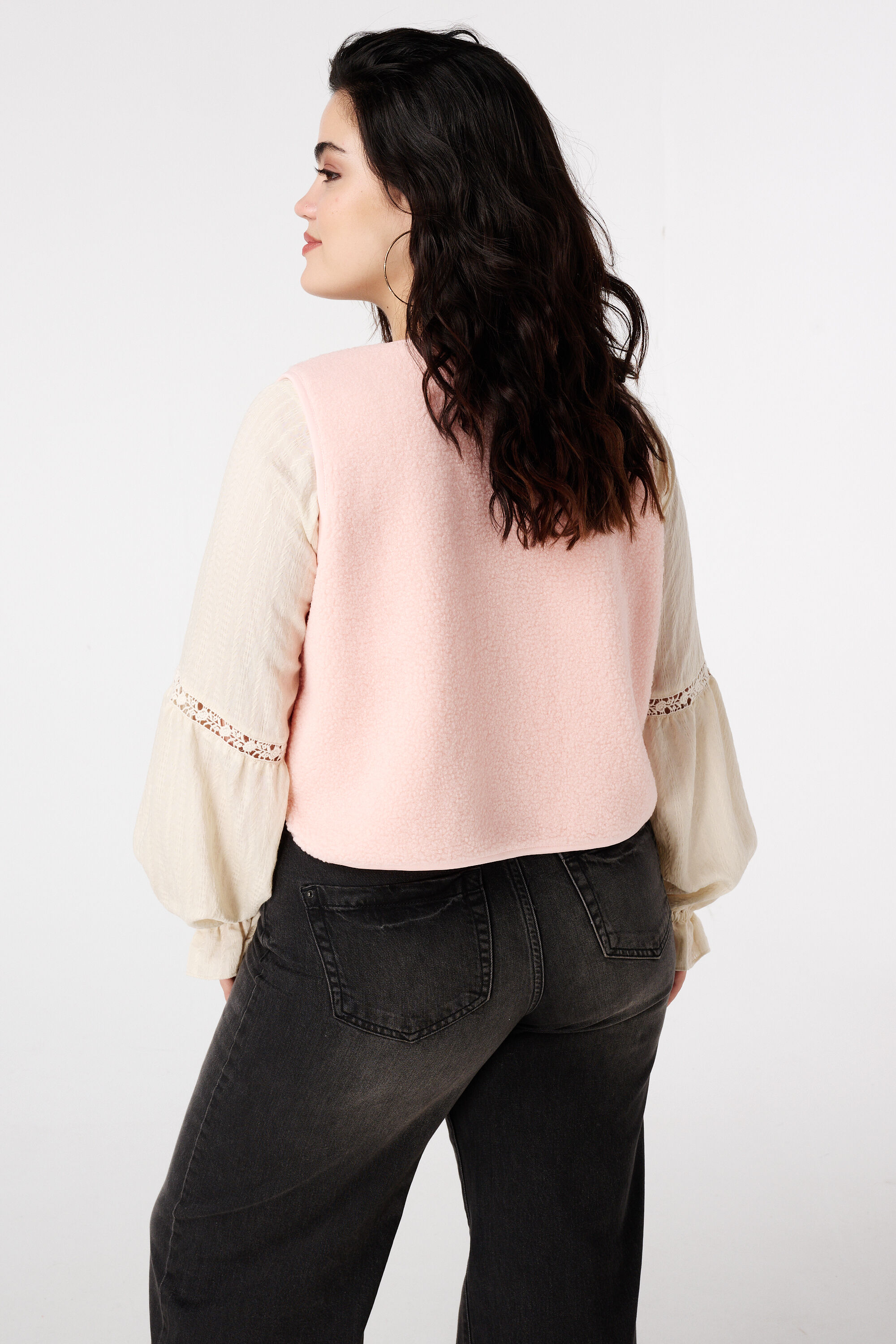 Chaleco teddy con cierre de botones image number 3