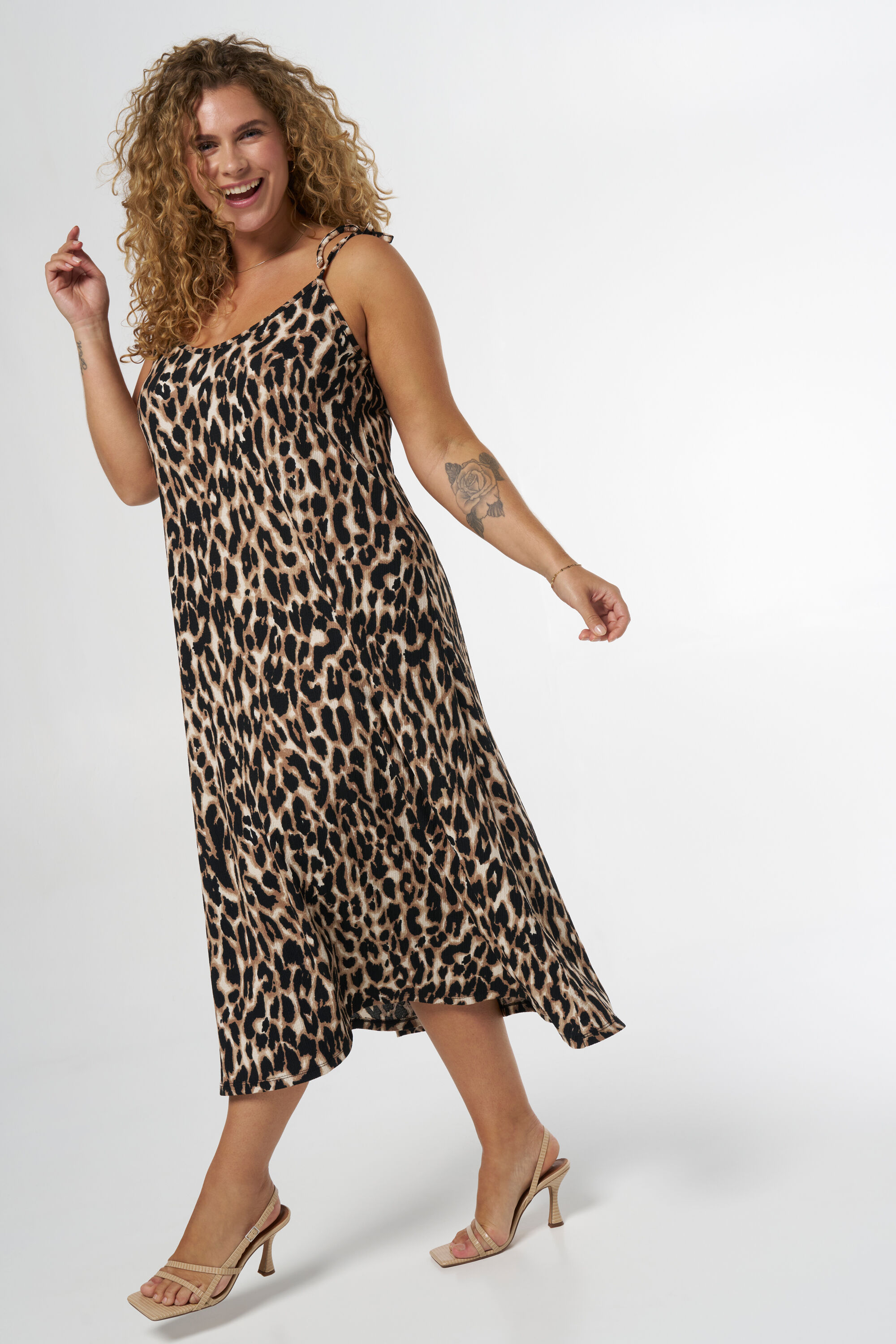 Vestido midi estampado image number 0