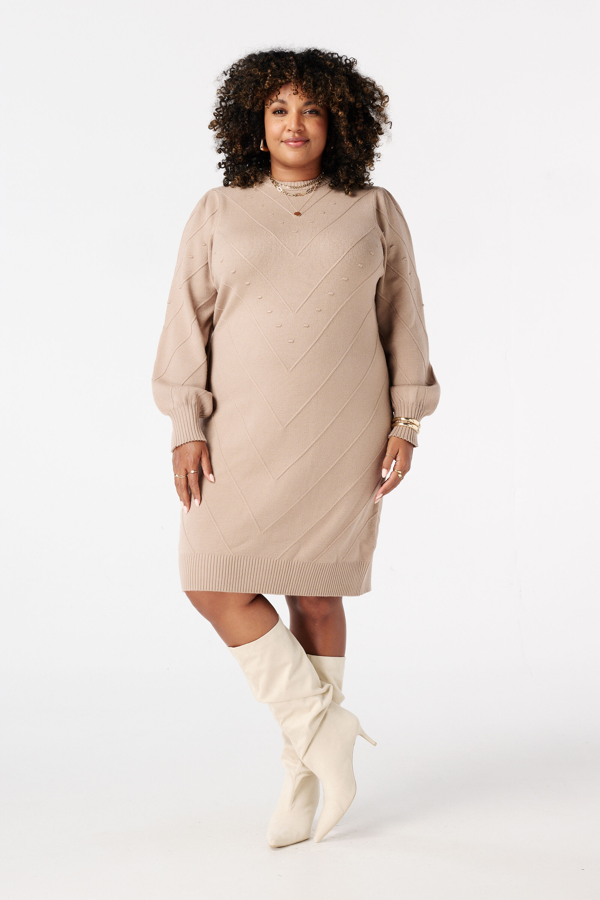 Vestido de punto con mangas abullonadas image number 5