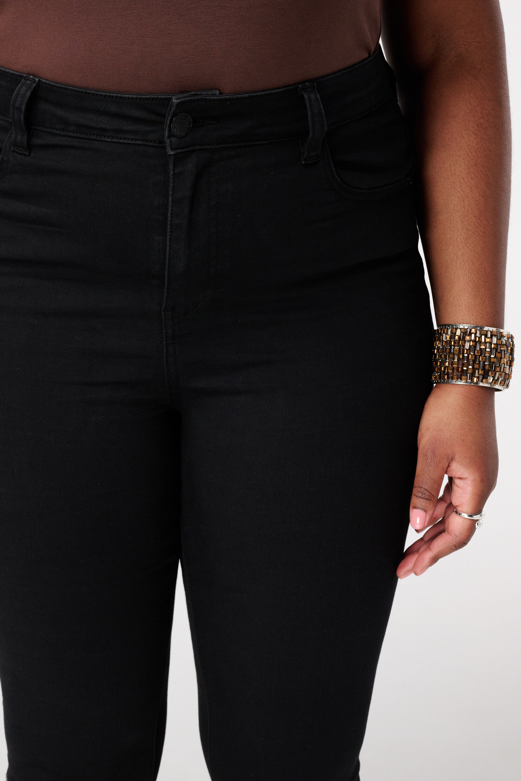 Vaqueros pitillo de talle alto CHERRY image number 4