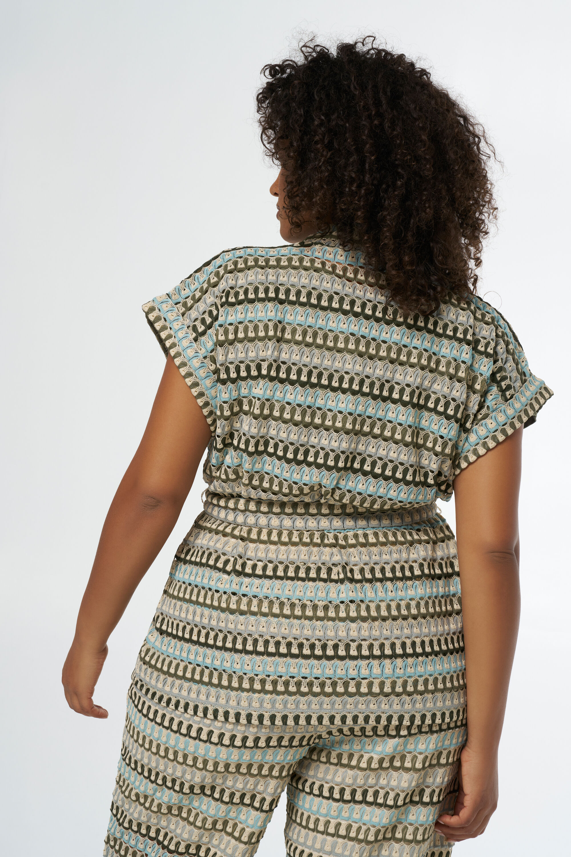 Chaleco de ganchillo con cinto image number 3