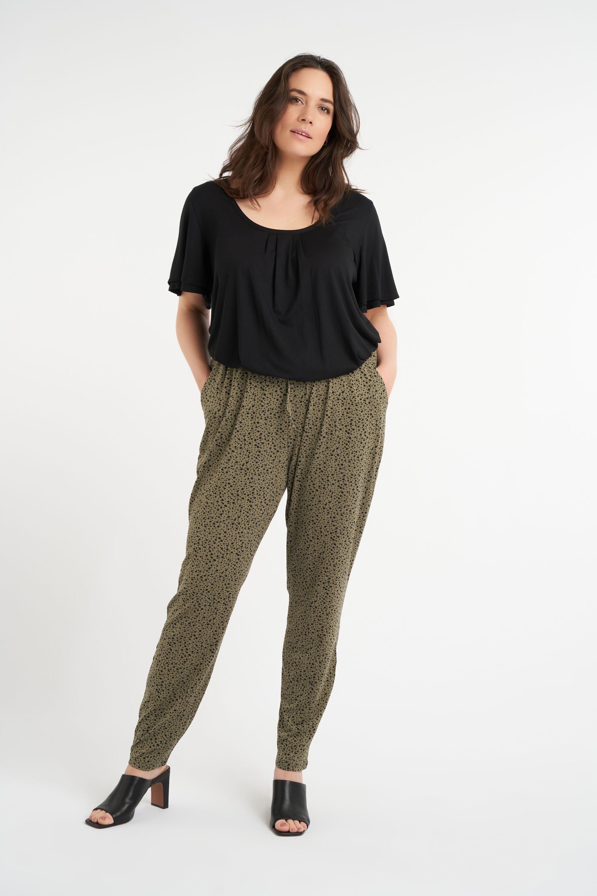 Pantalones holgados  image number 5