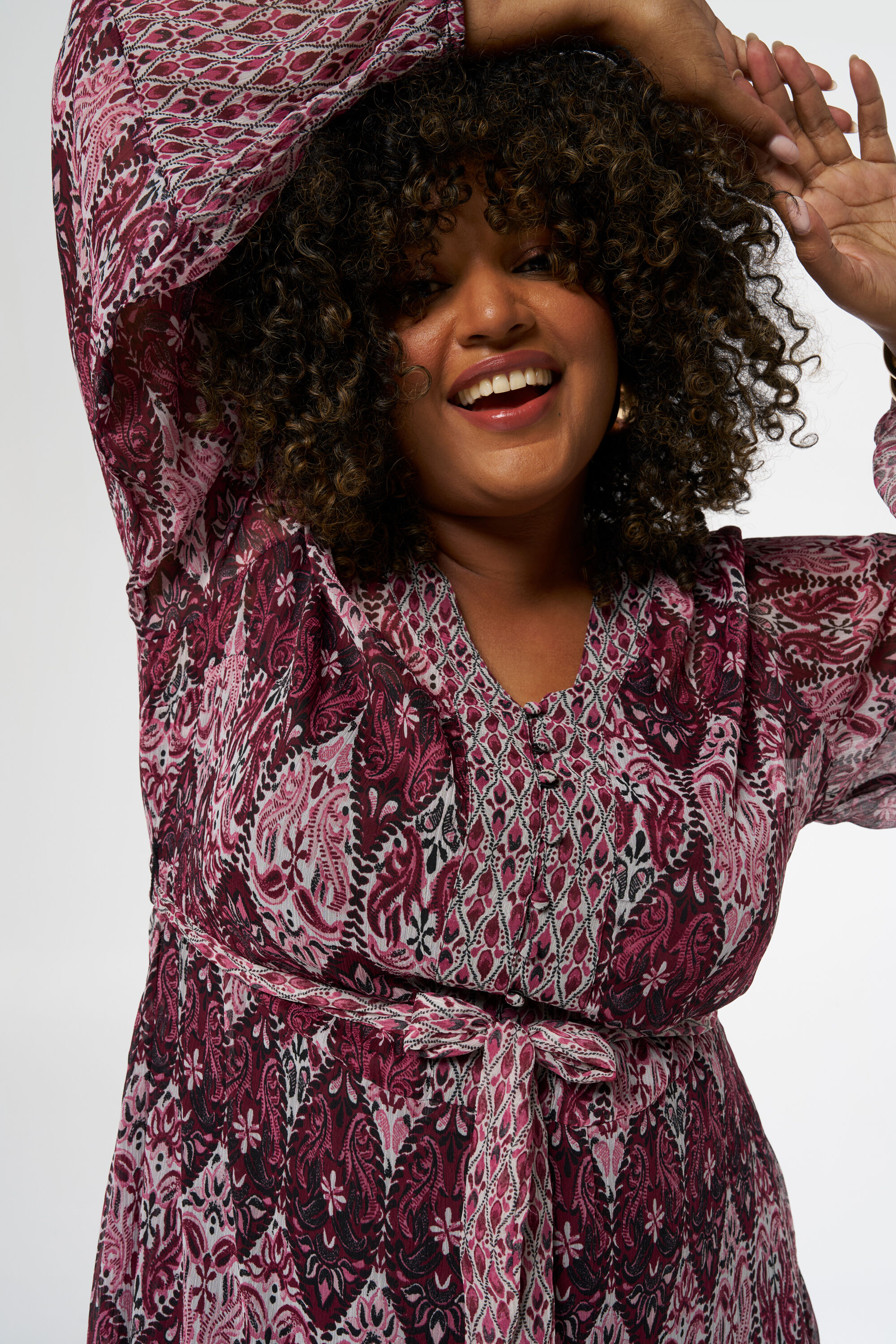 Maxi vestido con escote en V image number 5