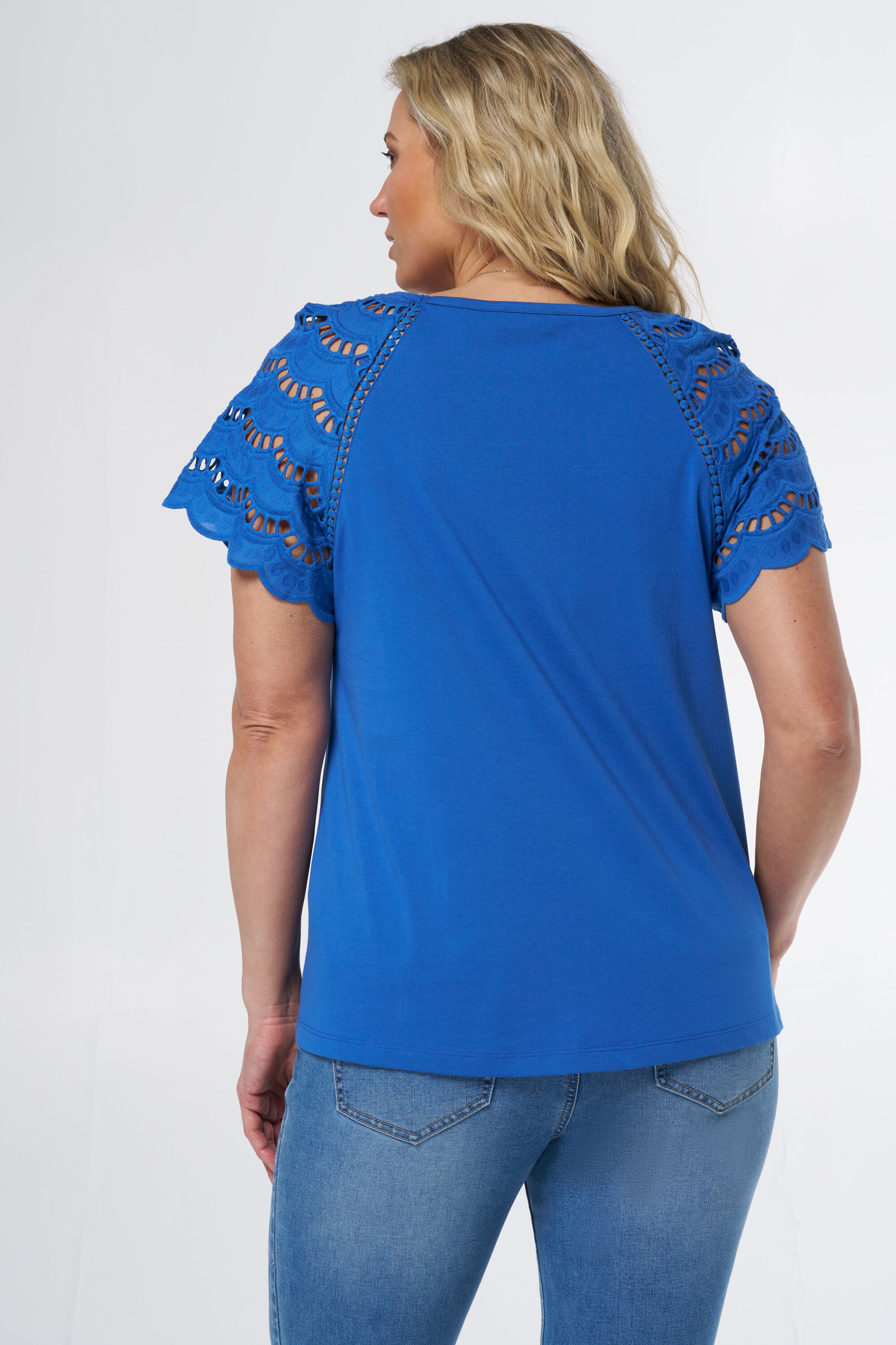 Camiseta con detalles en las mangas. image number 3