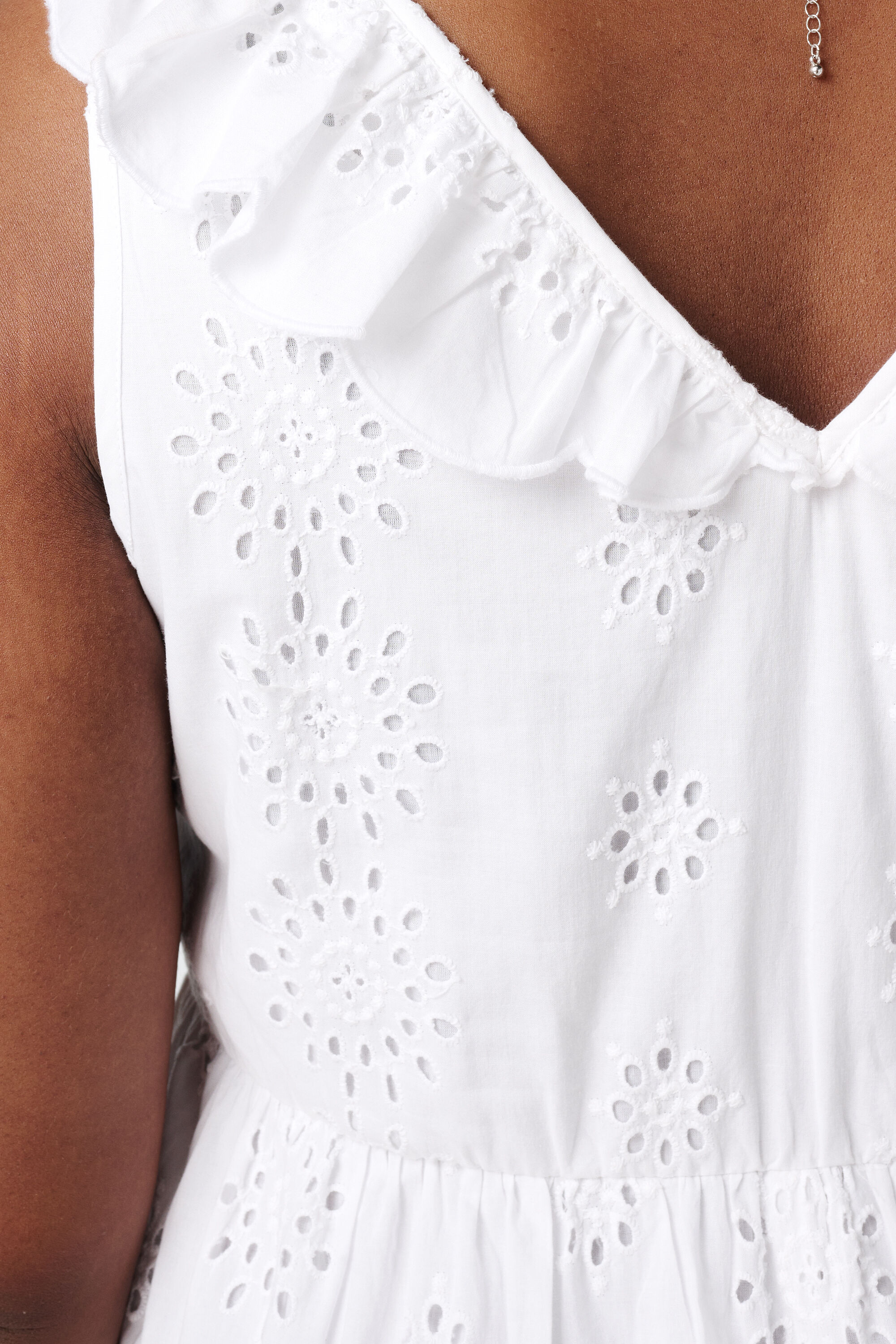 Vestido con patr&oacute;n bordado image number 6