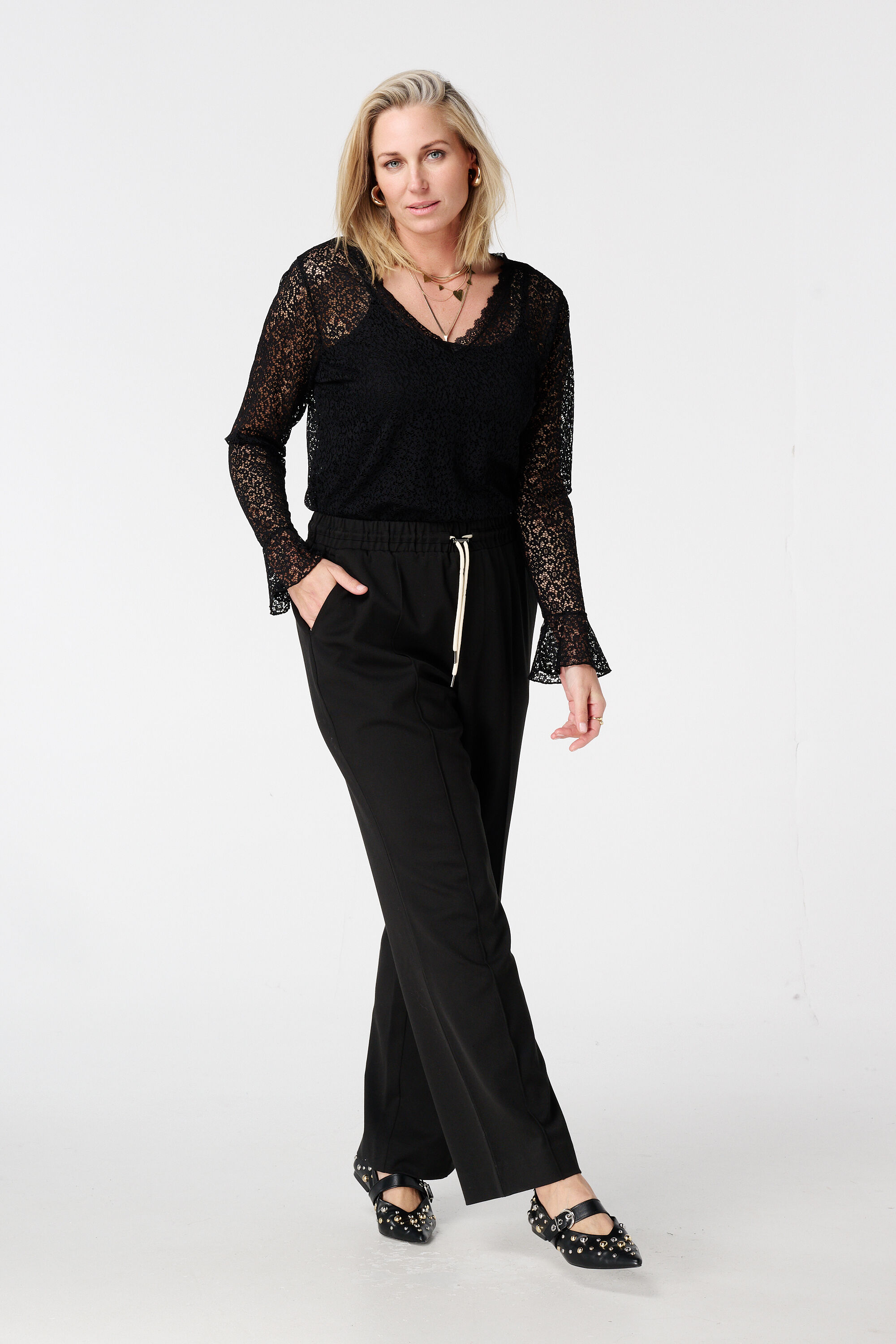 Top de encaje con mangas trompeta image number 5