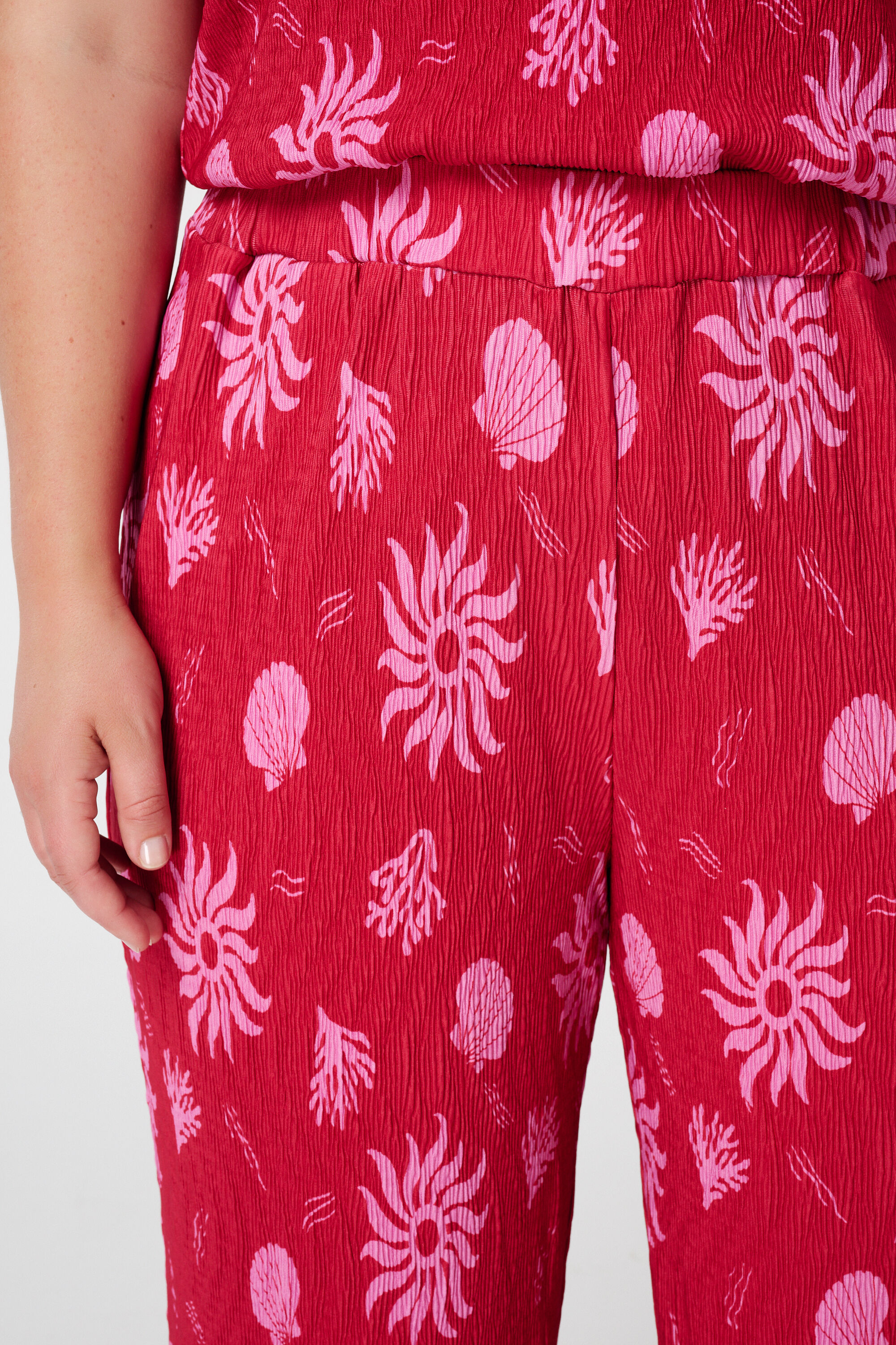 Pantalones con estampado veraniego  image number 4