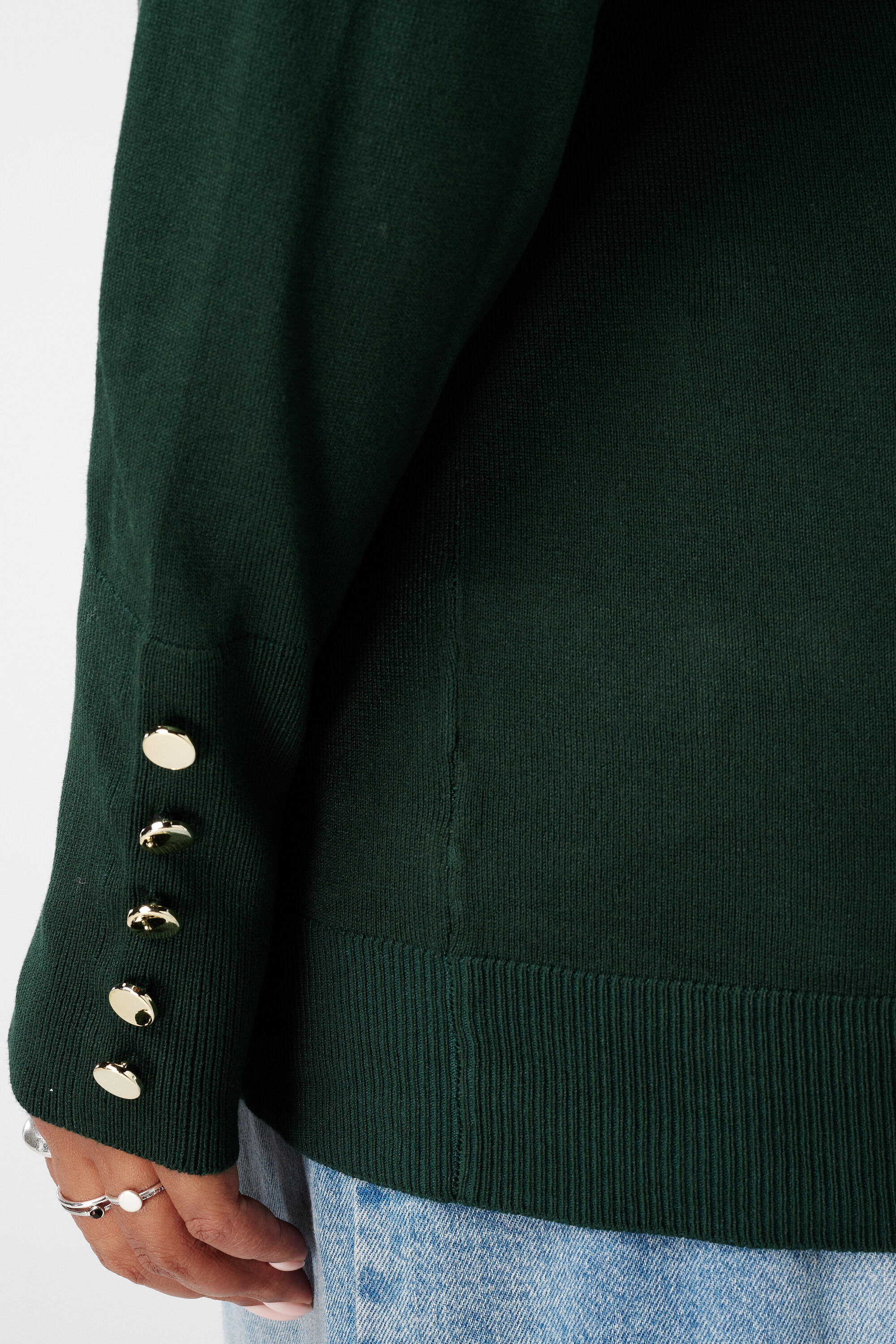 Jersey con cuello alto y botones decorativos image number 6