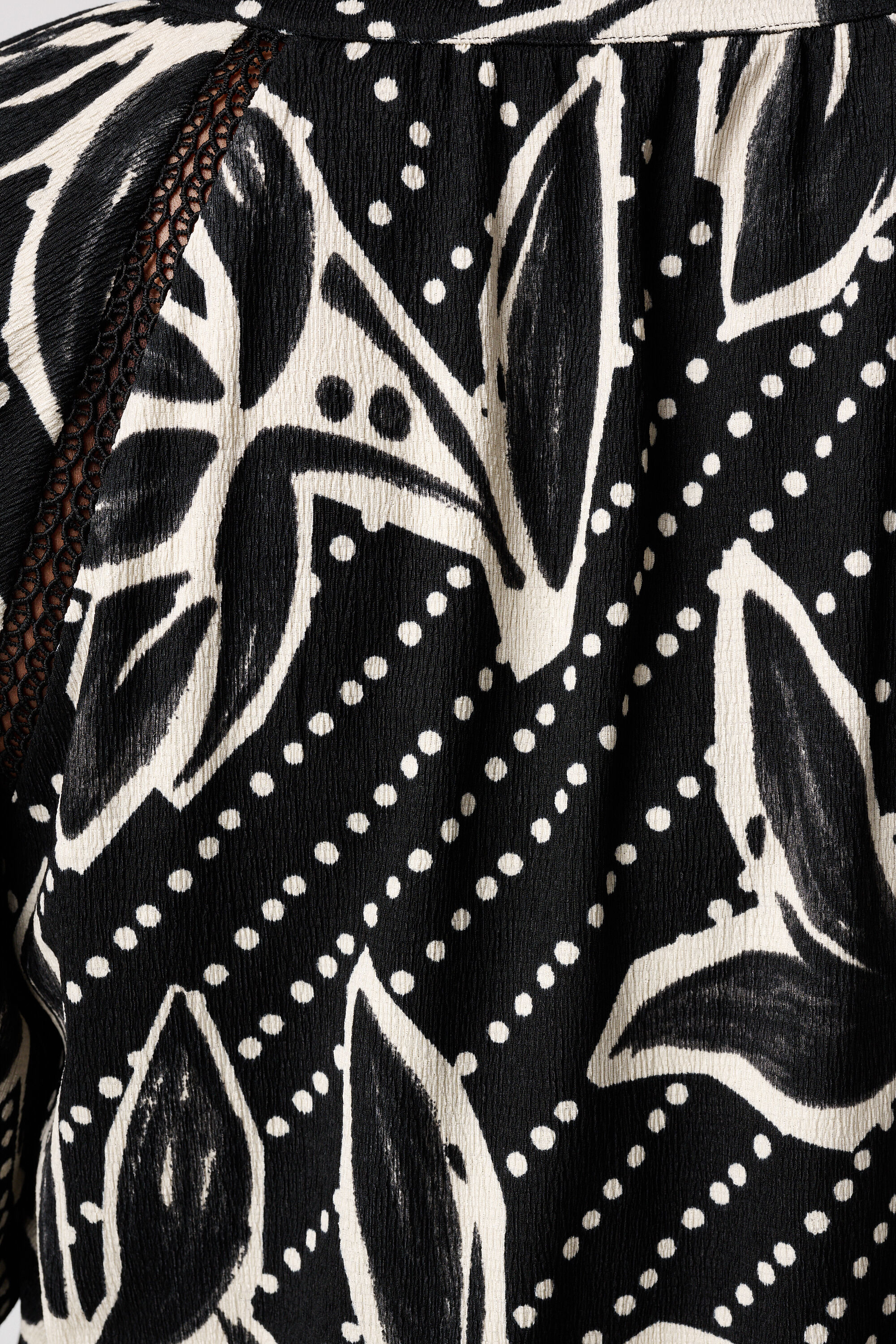 Top con mangas mariposa image number 6