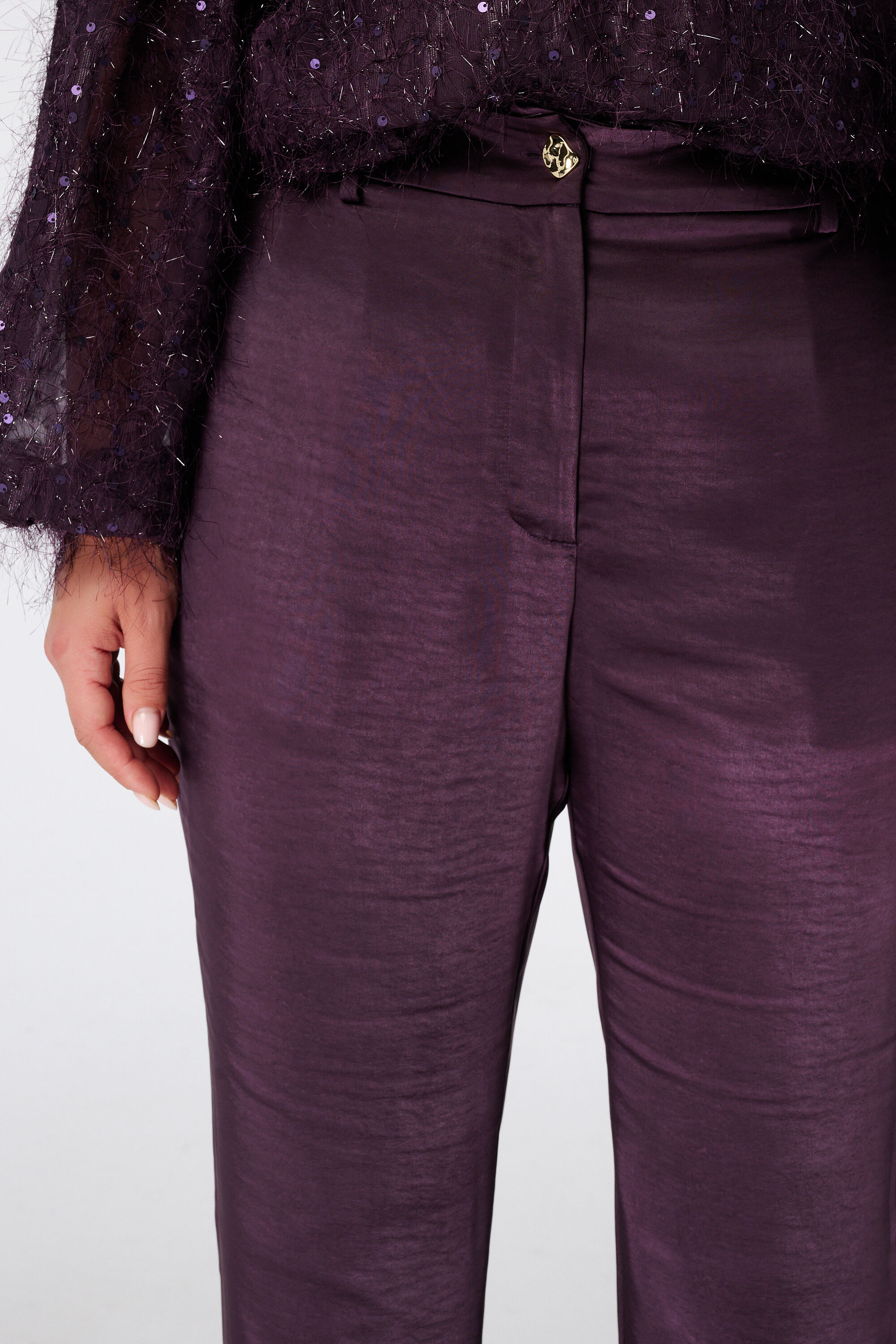 Pantal&oacute;n de efecto satinado image number 4