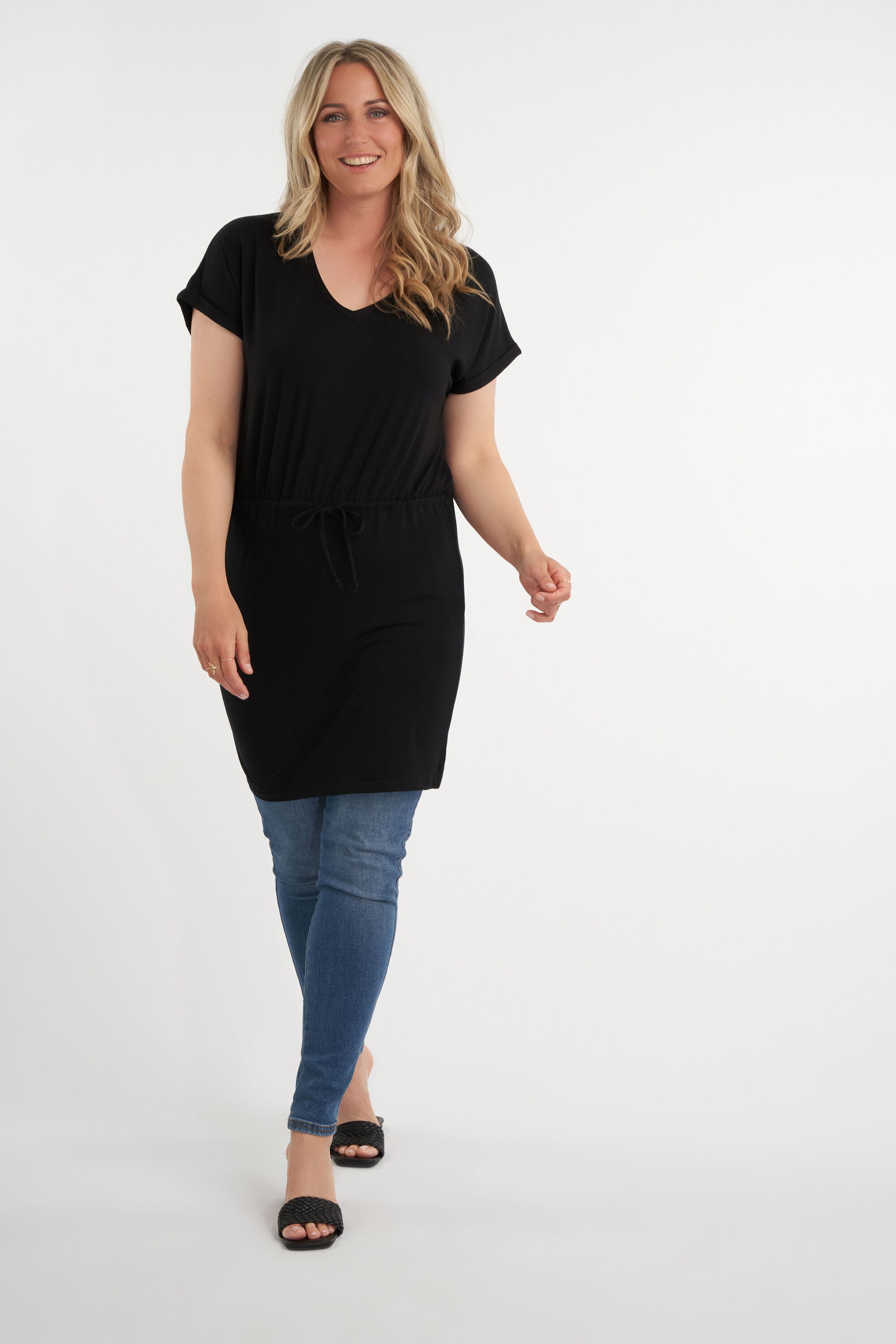 T&uacute;nica con un cinto decorativo para atar image number 4