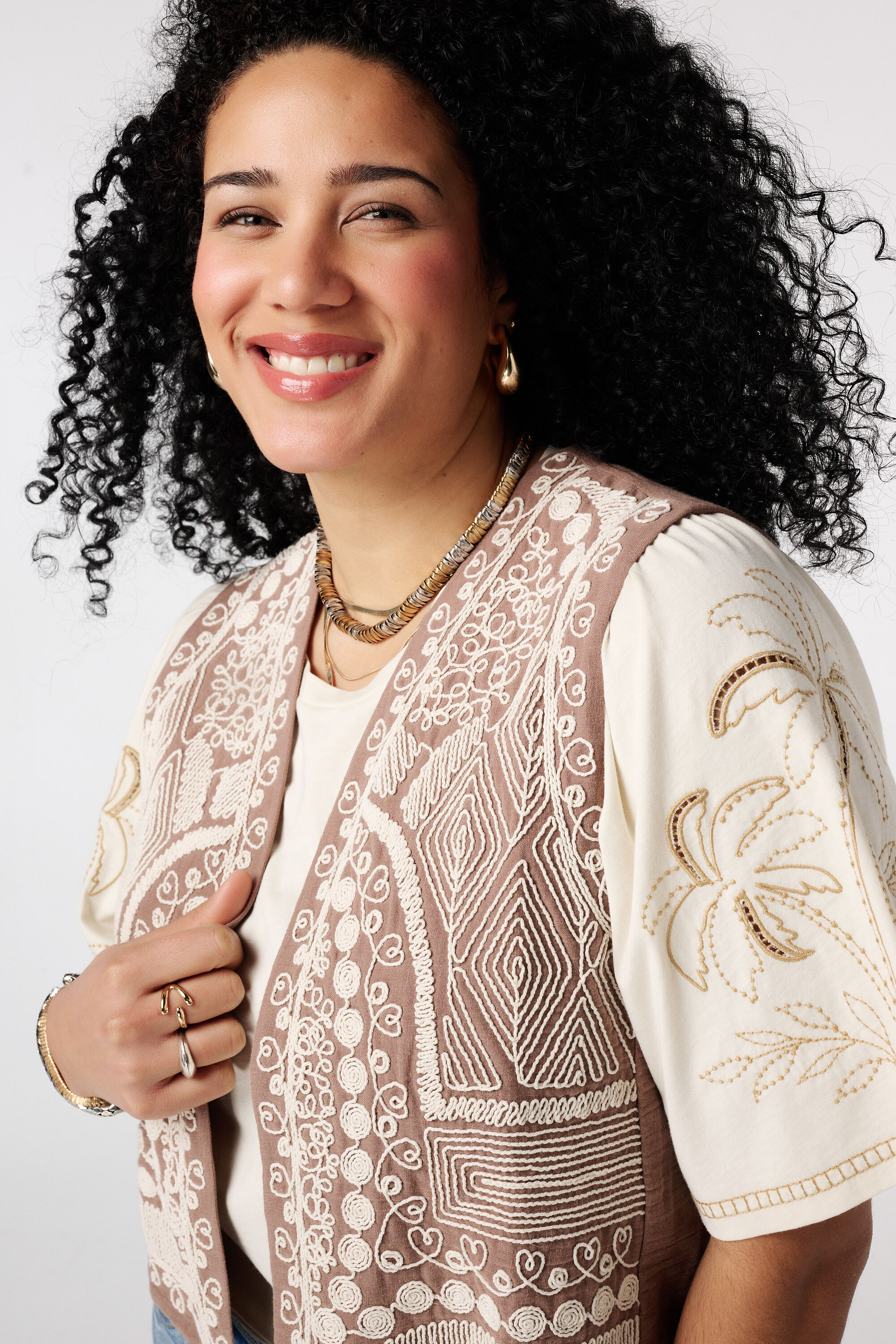 Chaleco con bordado image number 4