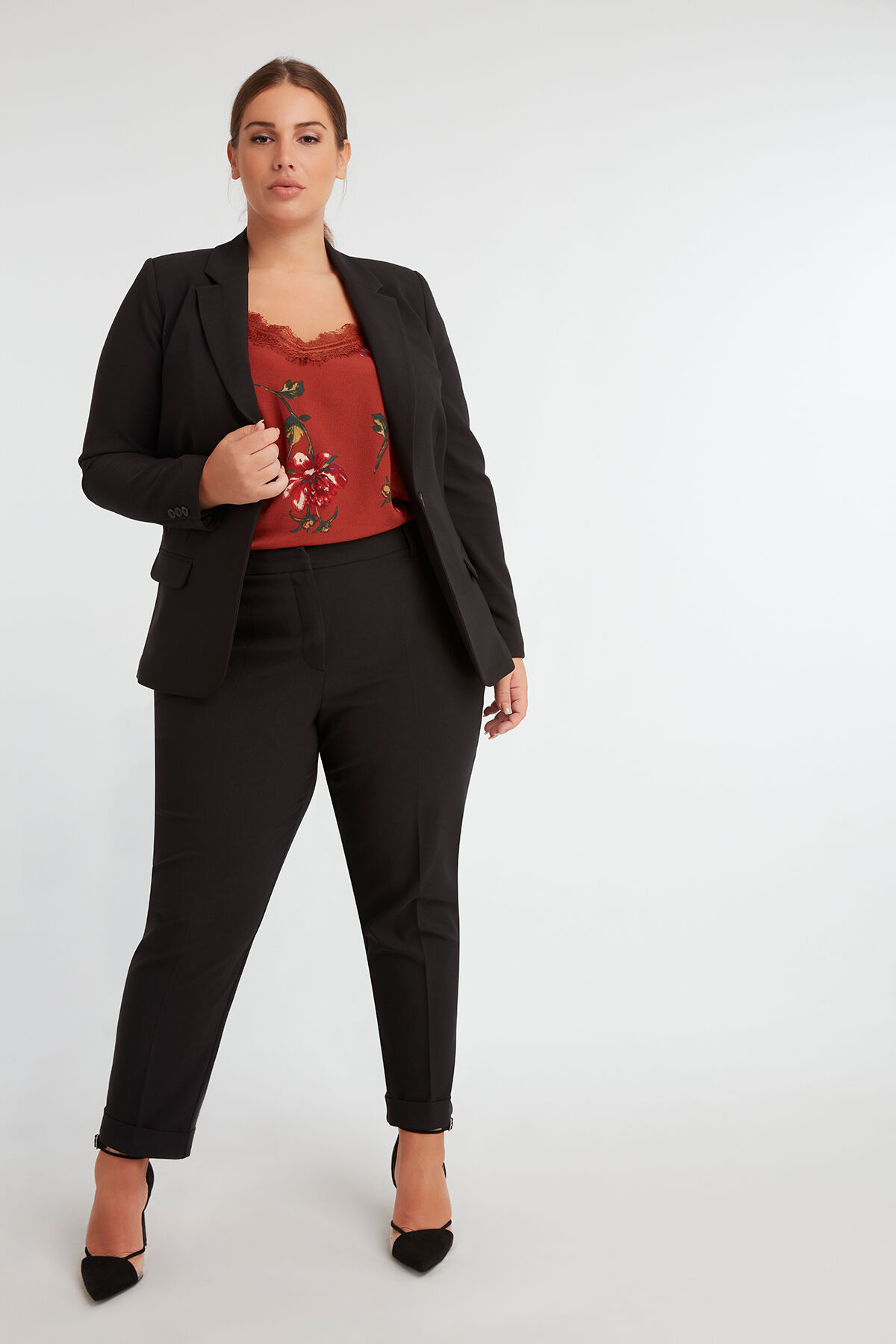 Pantalones tobilleros image number 4